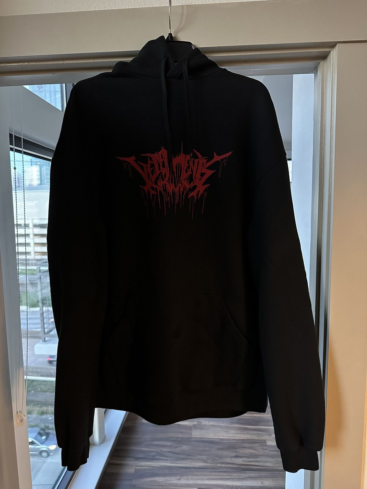 Vetements metal best sale tour hoodie