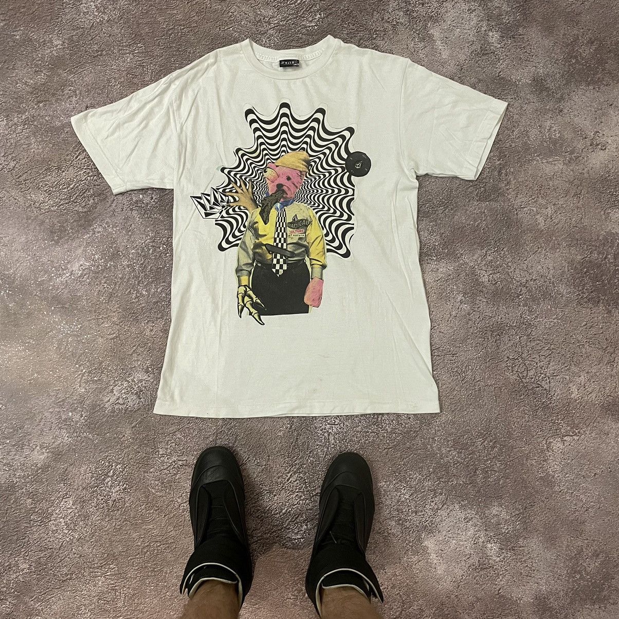 Vintage Vintage Y2K Graphic Tee Sun Faded Psychedelic Art Skate M Size US M / EU 48-50 / 2 - 1 Thumbnail