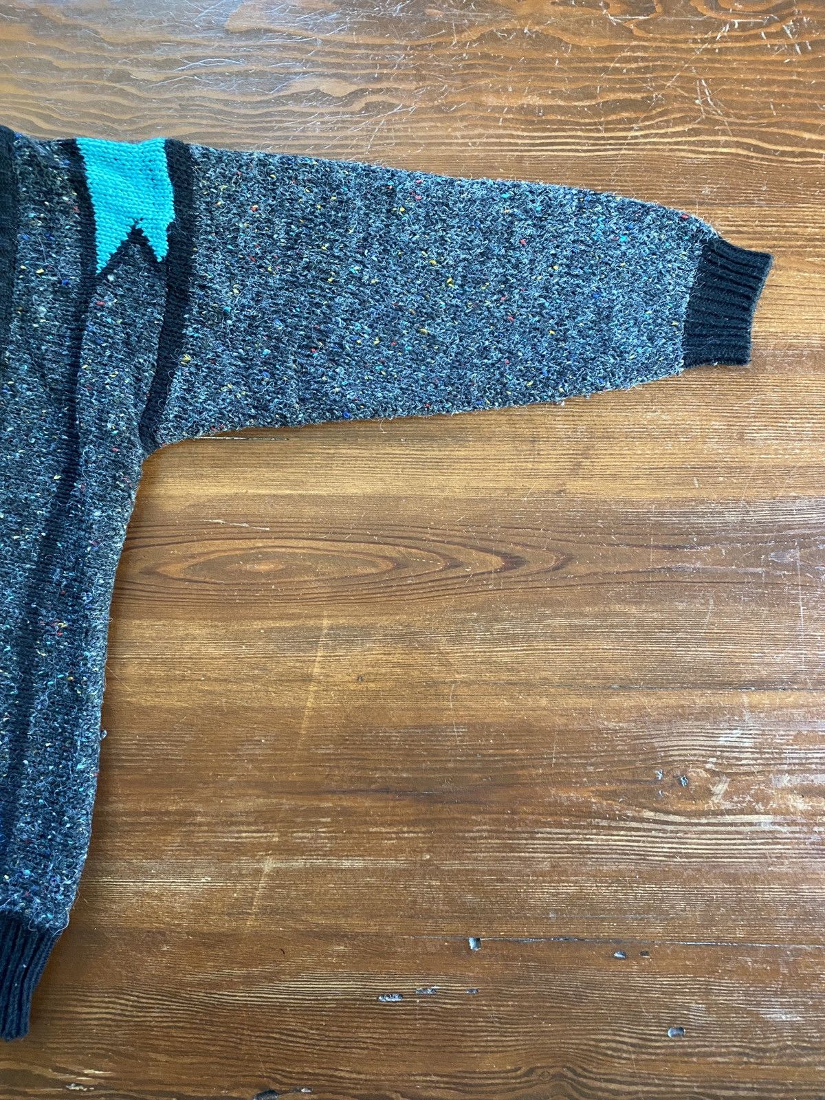 Vintage Vintage 80’s Nuggets Deep V-Neck Women’s Knit Sweater Size M / US 6-8 / IT 42-44 - 6 Thumbnail