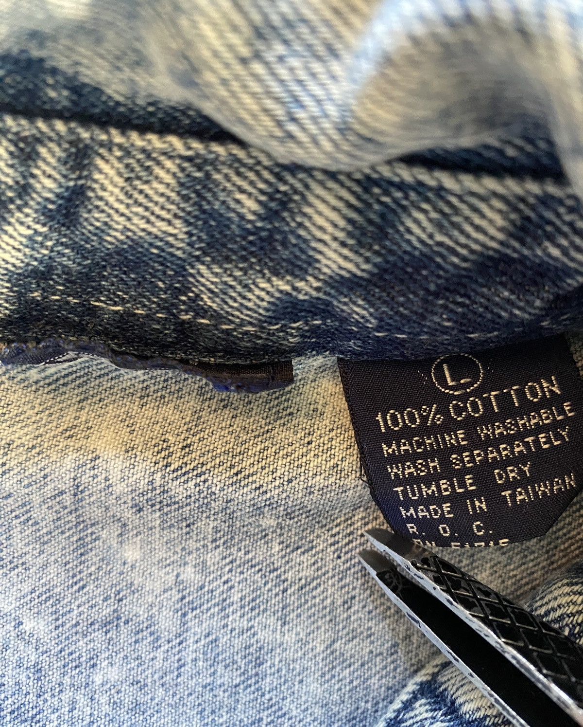 Vintage Vintage 80’s Acid Wash Women’s Long Sleeve Denim Button Up Size L / US 10 / IT 46 - 7 Thumbnail