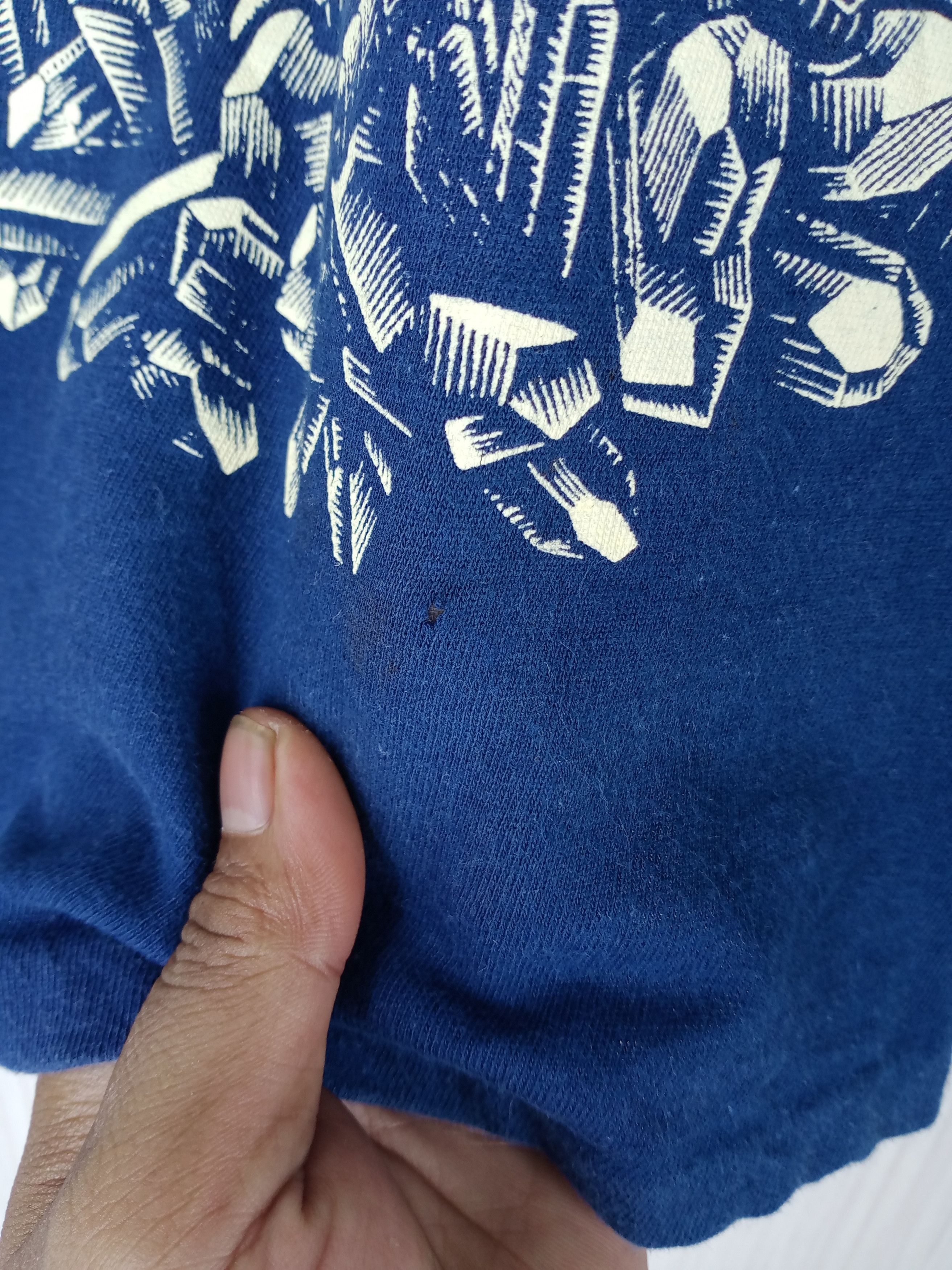Other Vintage 90s MC Escher Dragon Art Tshirt Size US L / EU 52-54 / 3 - 4 Thumbnail