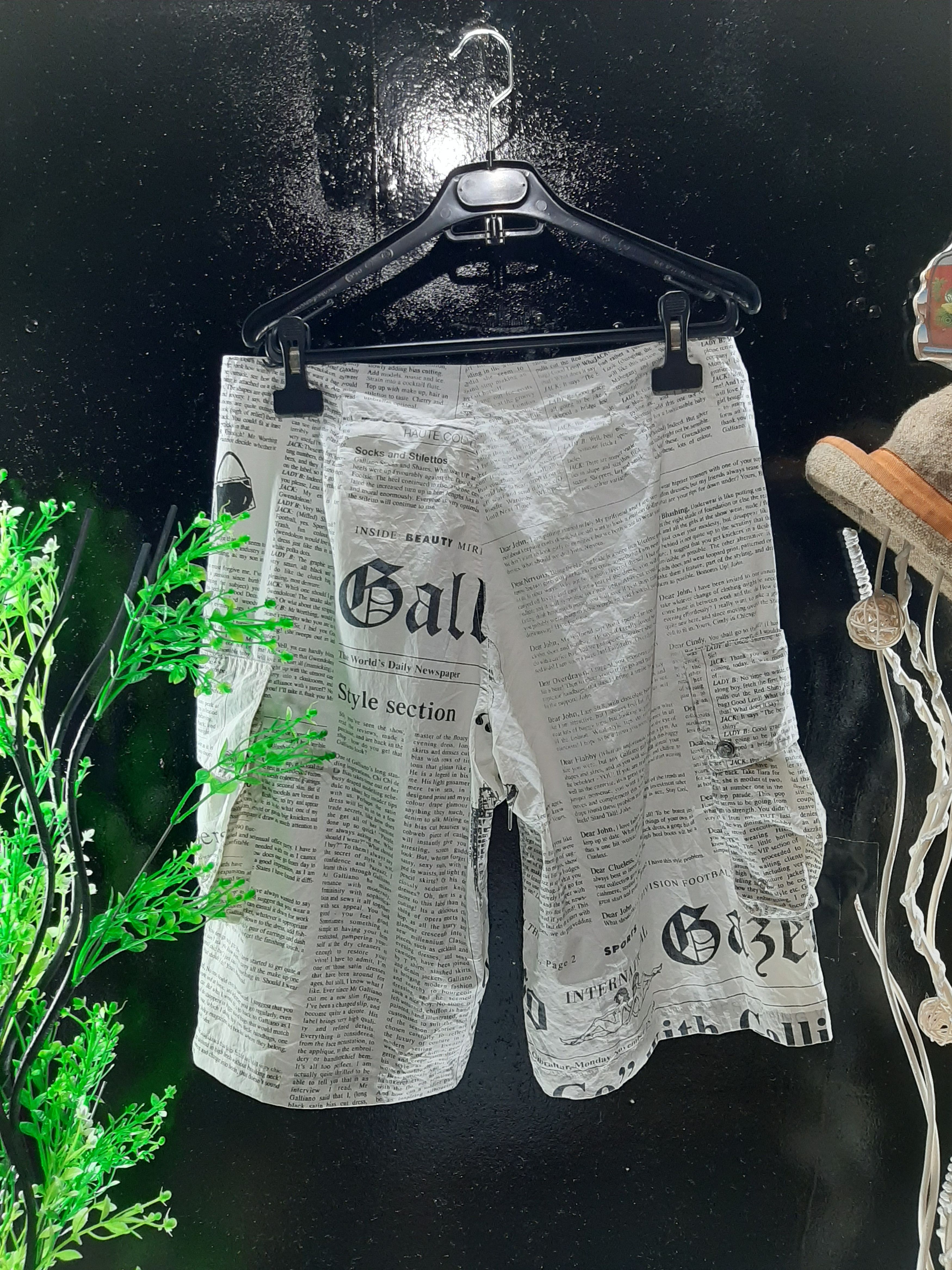 Designer × John Galliano JOHN GALLIANO BEACH WEAR NEWS PAPER FULL PRINT CARGO PANTS Size US 32 / EU 48 - 5 Thumbnail