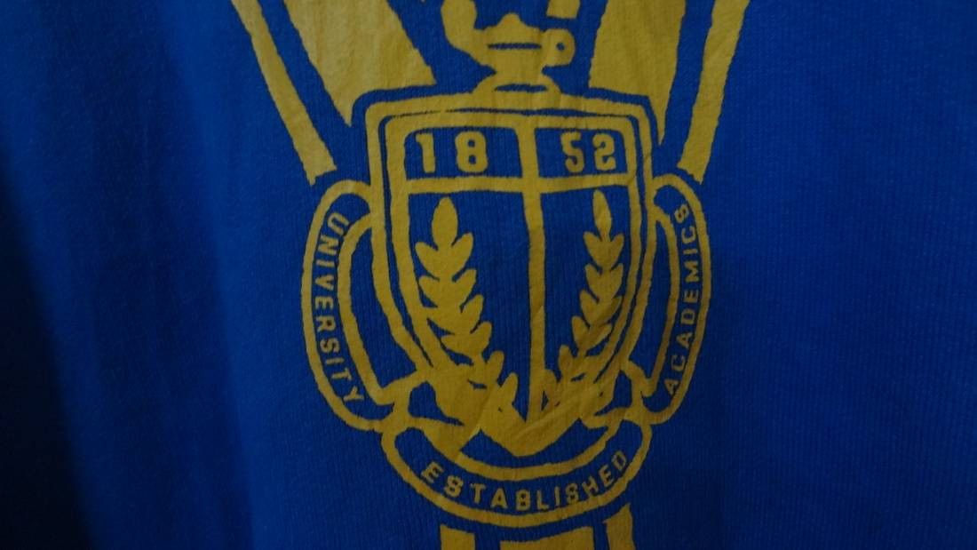 Uniqlo University Established Academic Size US XL / EU 56 / 4 - 2 Thumbnail