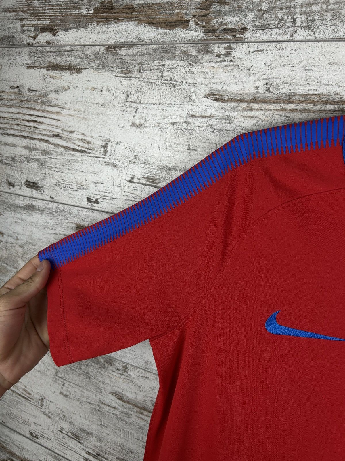 Nike Mens Vintage Nike FC Barcelona T Shirt training soccer tee Size US M / EU 48-50 / 2 - 4 Thumbnail