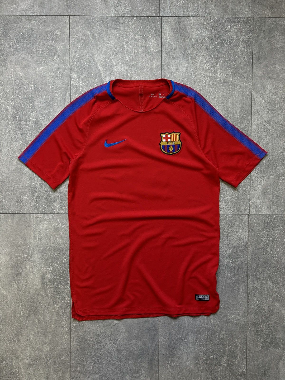 Nike Mens Vintage Nike FC Barcelona T Shirt training soccer tee Size US M / EU 48-50 / 2 - 1 Thumbnail