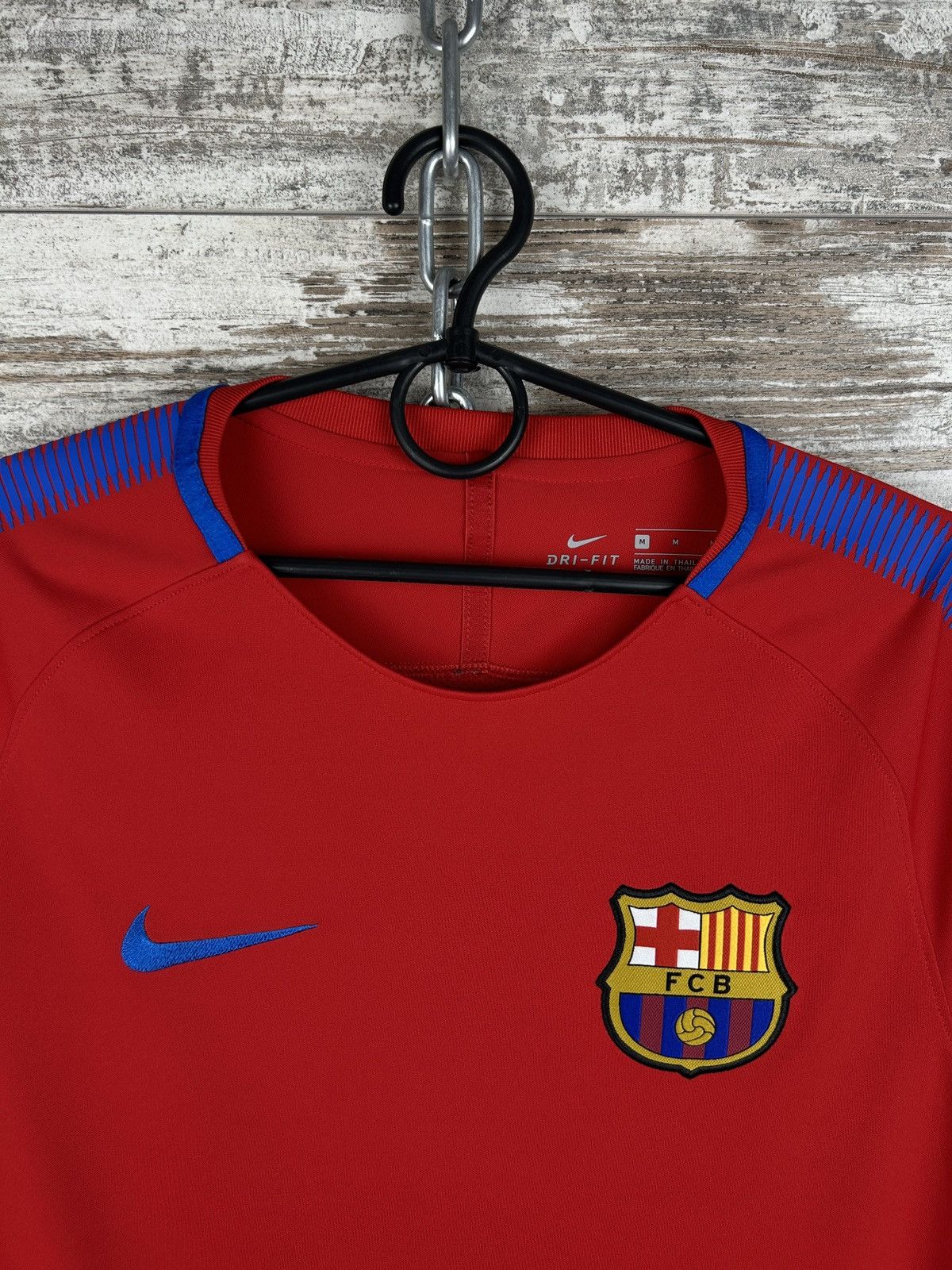 Nike Mens Vintage Nike FC Barcelona T Shirt training soccer tee Size US M / EU 48-50 / 2 - 3 Thumbnail