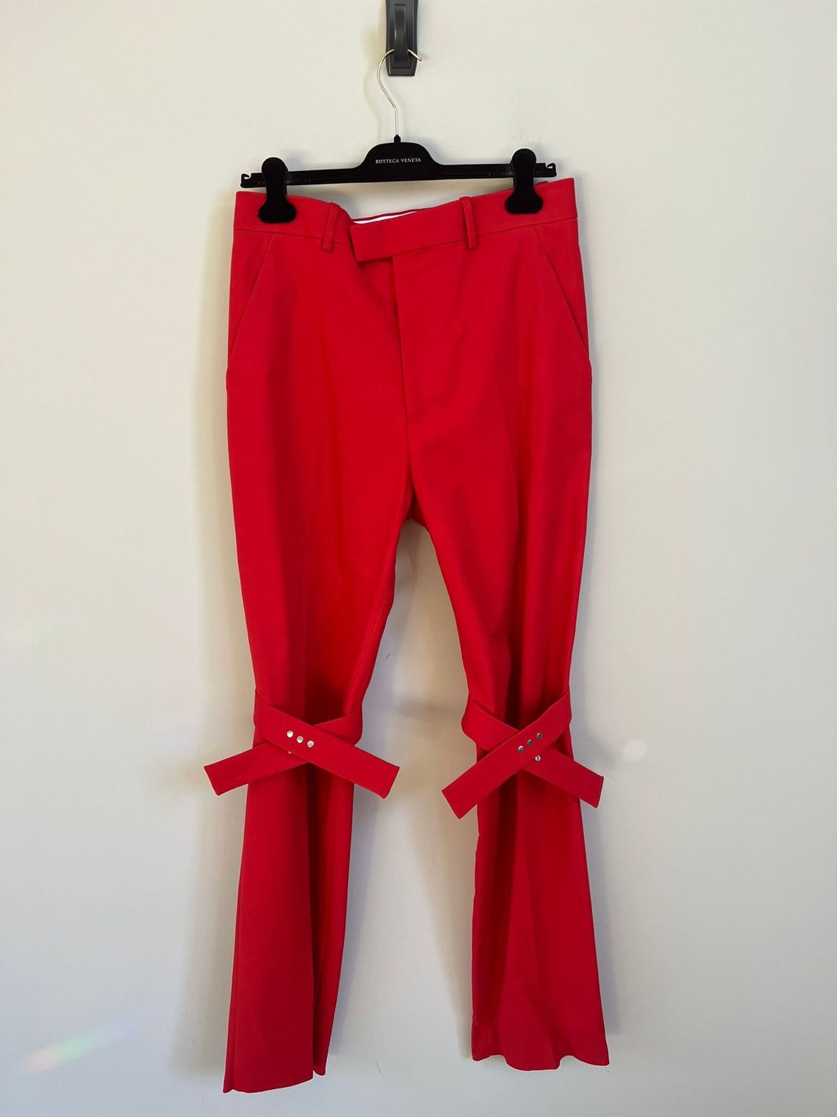 Image of Bottega Veneta Midseason Cotton Gabardine Strap Knee Pants In Fire Engine, Men's (Size 30)