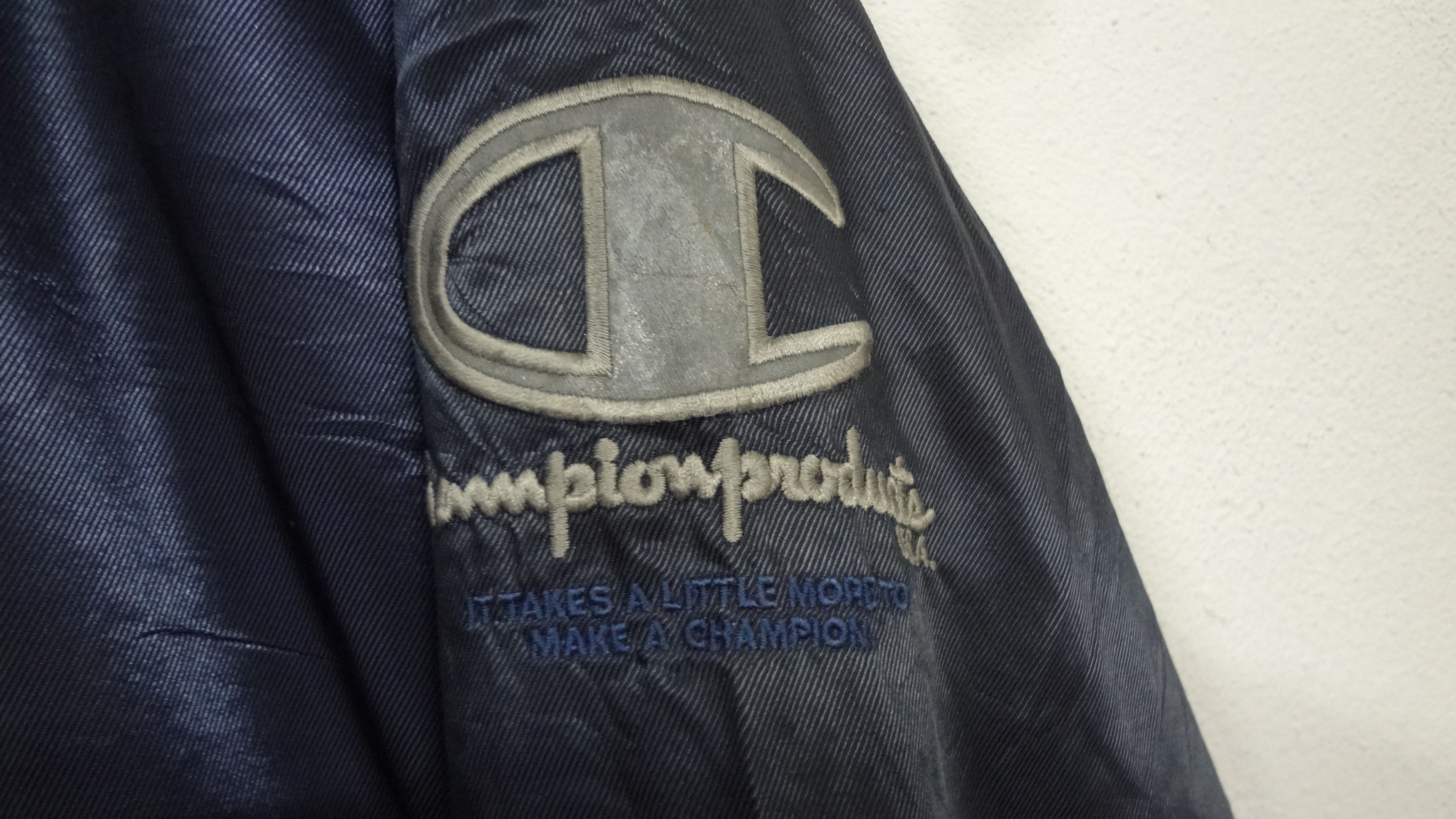 Champion CHAMPION Big Logo parka coat Sportswear Vintage Windbreaker Size US XL / EU 56 / 4 - 4 Thumbnail