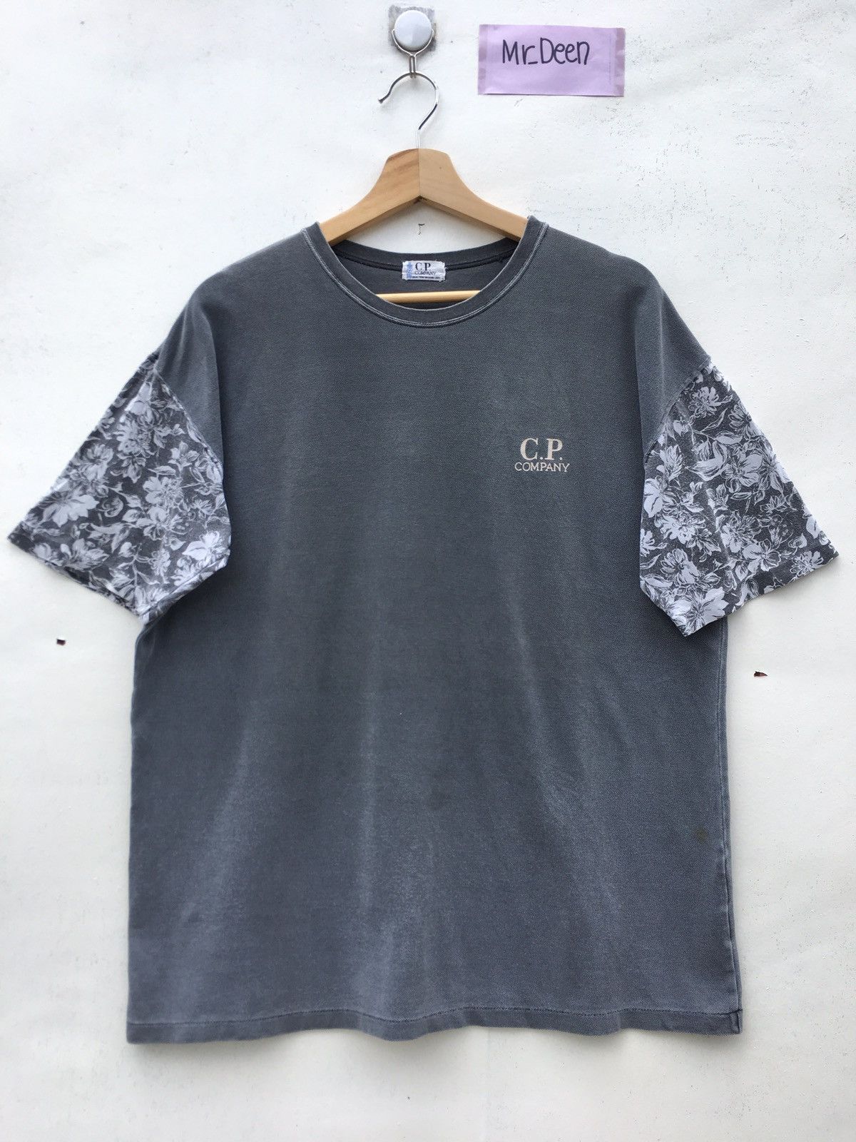 C.P. Company Vintage C.P Company Floral Sleeves Rare Design Tshirt Size US M / EU 48-50 / 2 - 2 Thumbnail