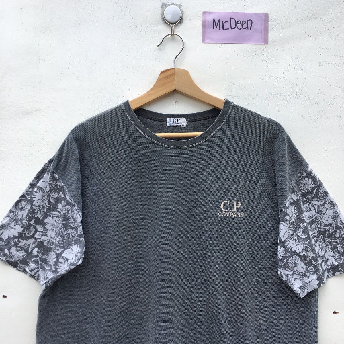 C.P. Company Vintage C.P Company Floral Sleeves Rare Design Tshirt Size US M / EU 48-50 / 2 - 1 Thumbnail