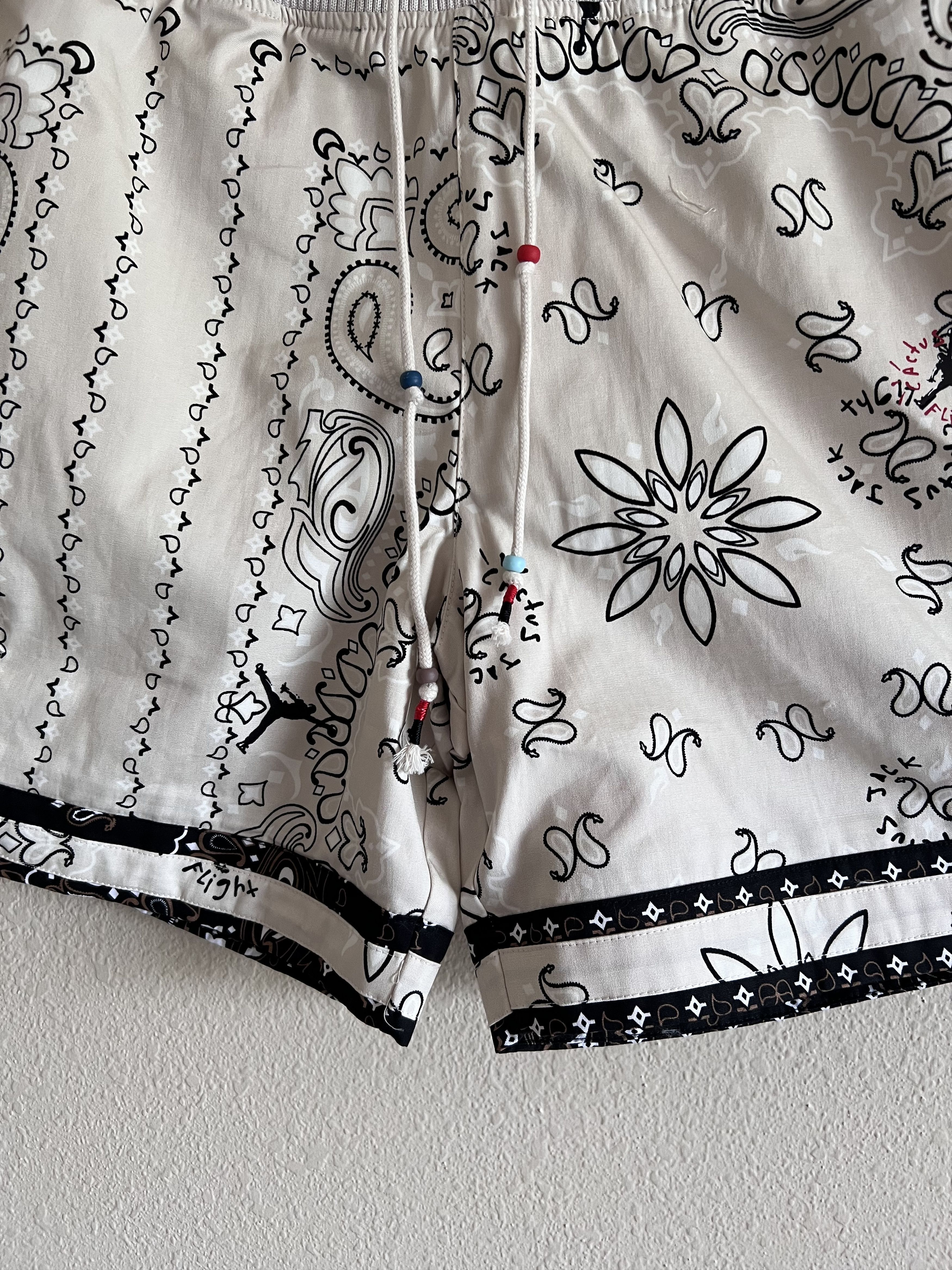 Jordan Brand × Travis Scott Jordan Travis Scott Paisley Shorts in White Size US 36 / EU 52 - 3 Thumbnail
