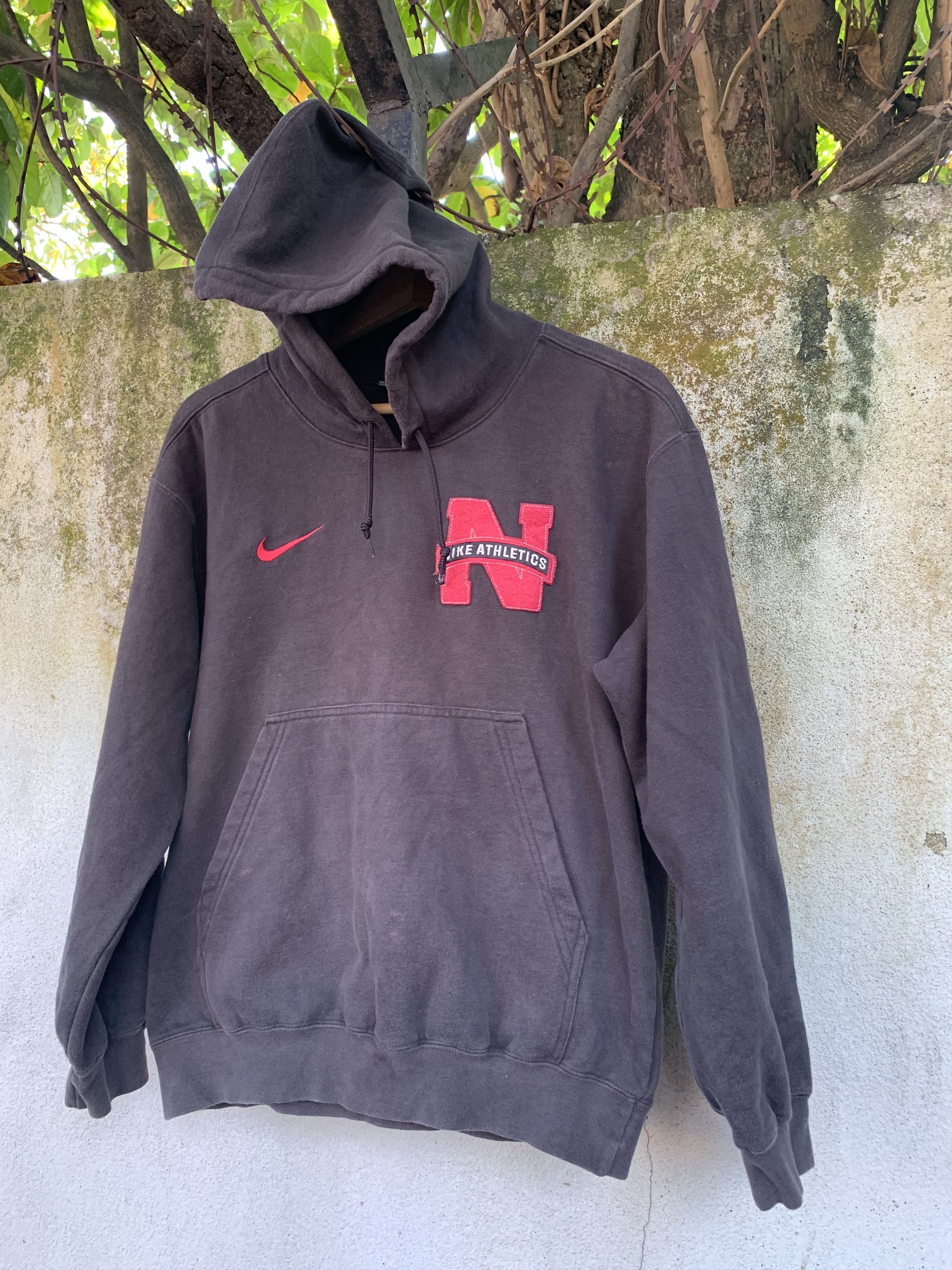 Nike × Vintage Vintage Sunfaded Nike Athletics Hoodie Size US S / EU 44-46 / 1 - 1 Thumbnail