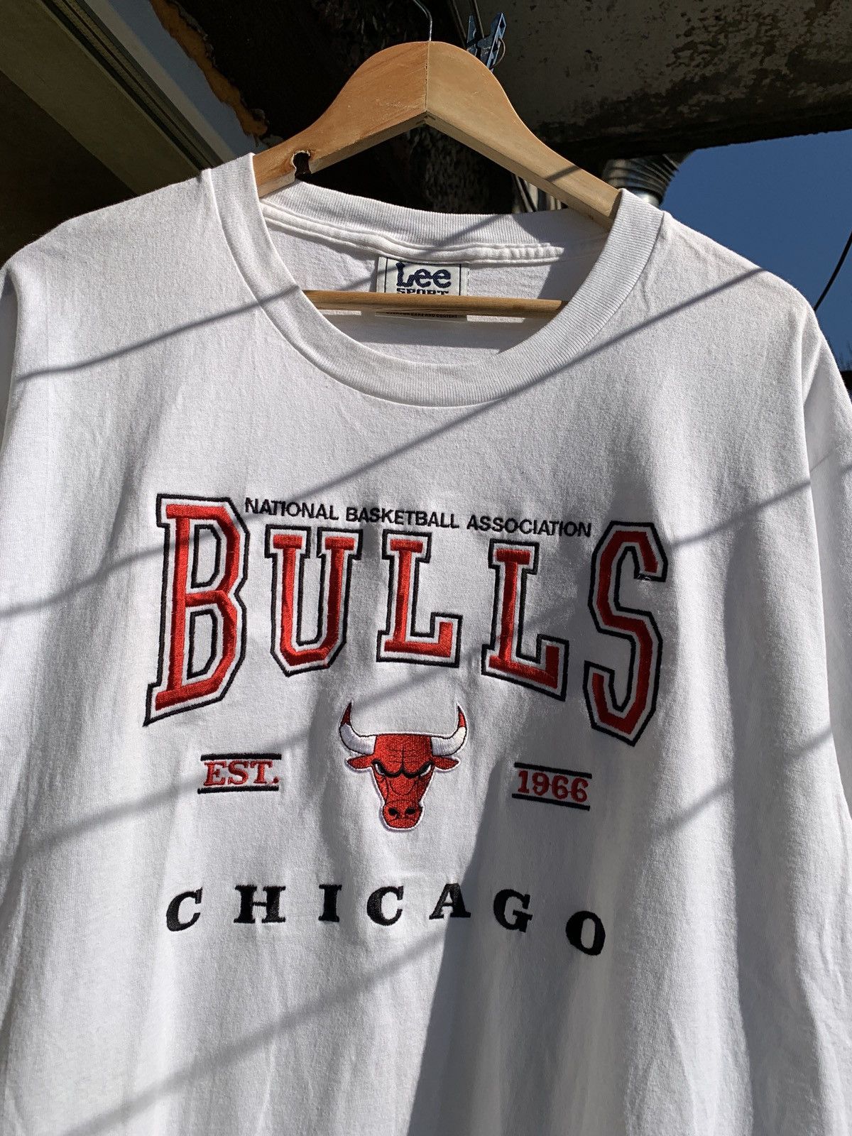 Lee 90s Vintage Lee Chicago Bulls White T-Shirt Size US L / EU 52-54 / 3 - 4 Thumbnail