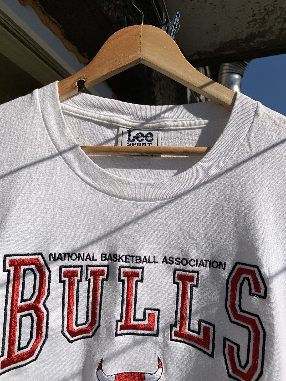 Lee 90s Vintage Lee Chicago Bulls White T-Shirt Size US L / EU 52-54 / 3 - 5 Thumbnail
