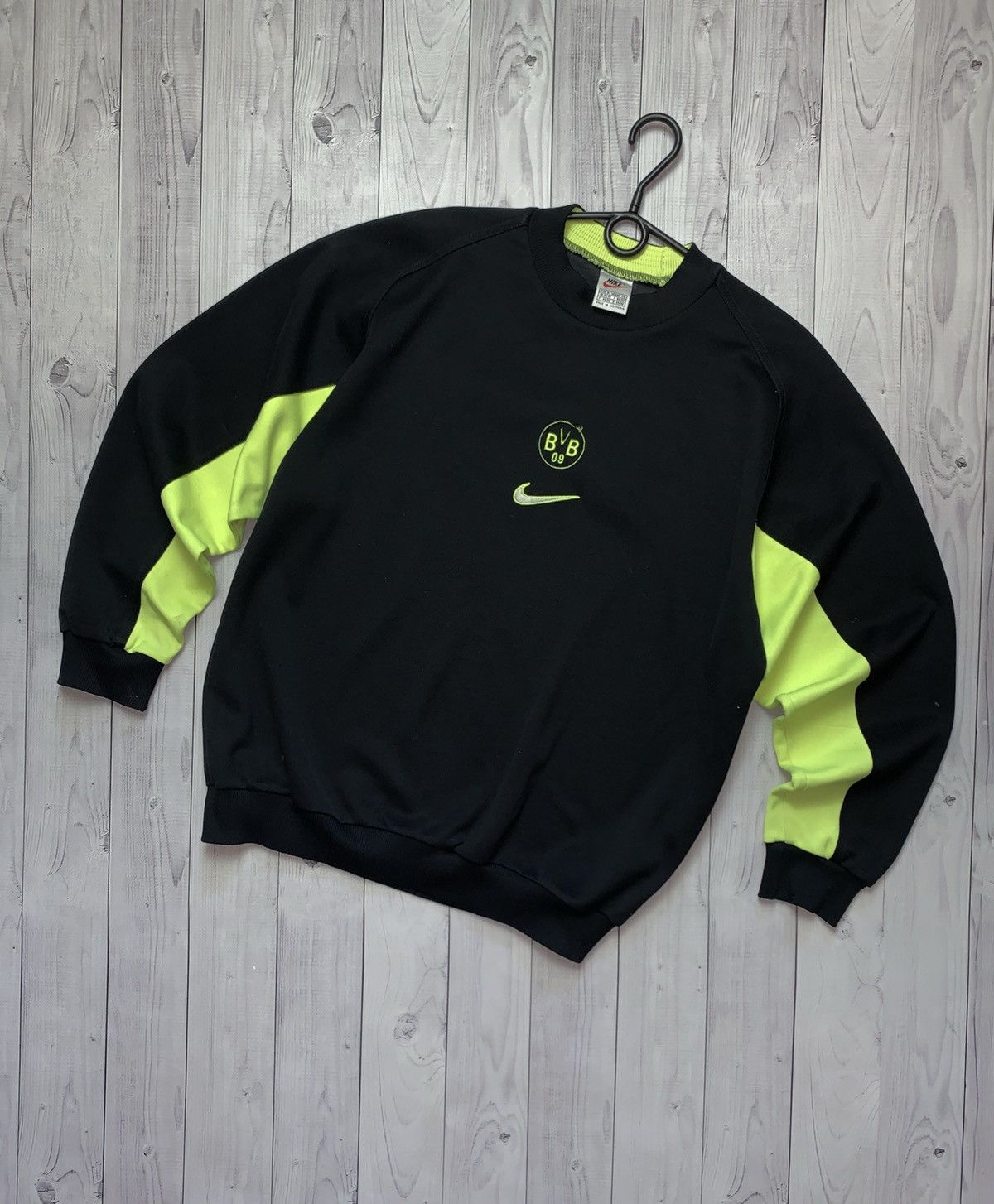 Image of Vintage Sweatshirt Nike Borussia Dortmund Central Logo Big in Black, Men's (Size Medium)