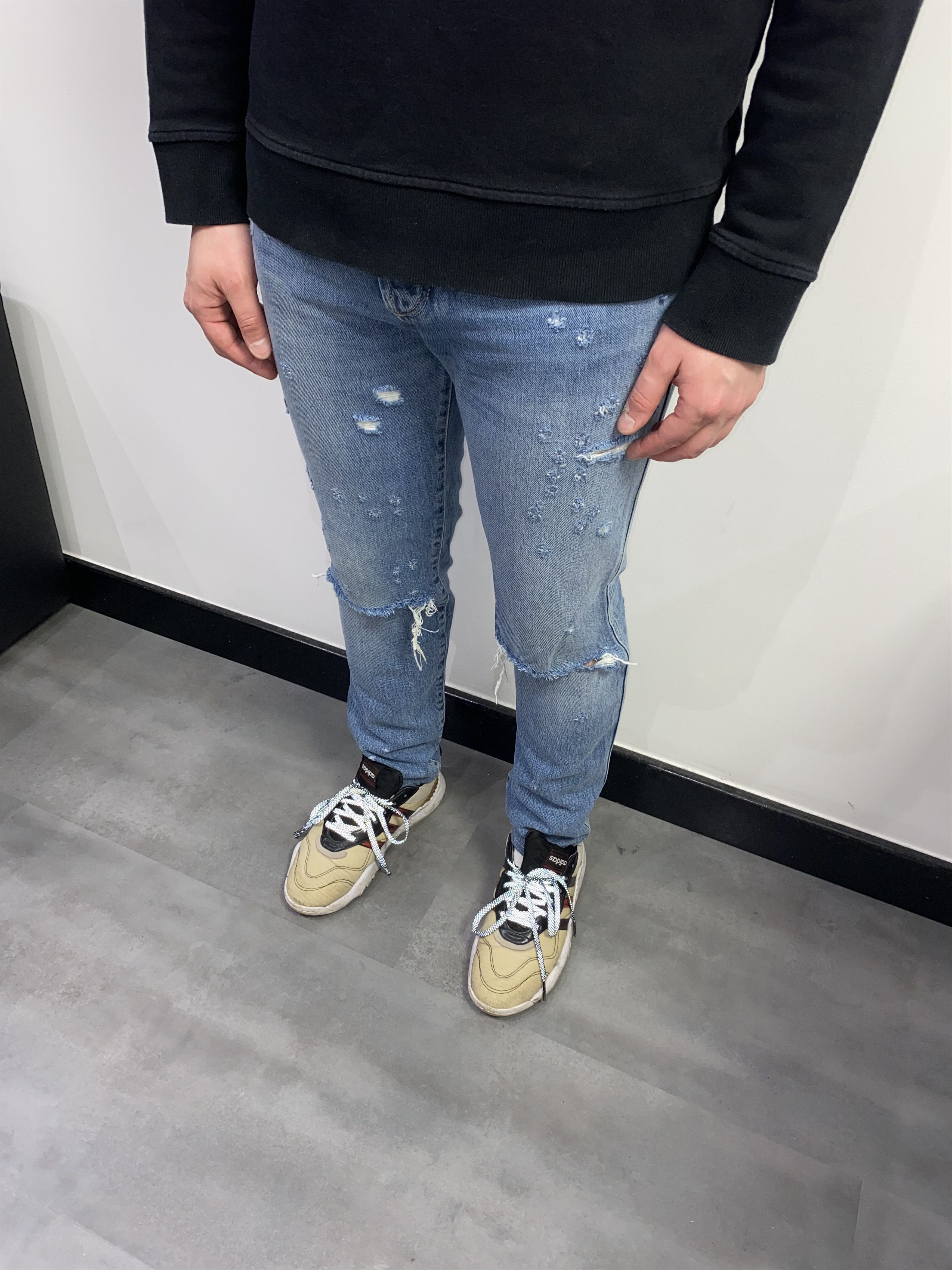 Givenchy Givenchy Tisci Era Distressed Light Indigo Denim Pants Size US 32 / EU 48 - 11 Thumbnail