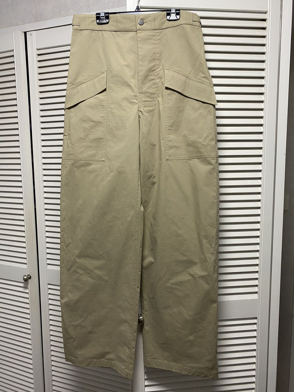 2020 cargo pants in beige