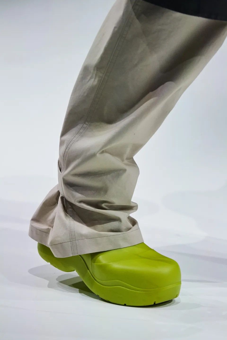 2020 cargo pants in beige