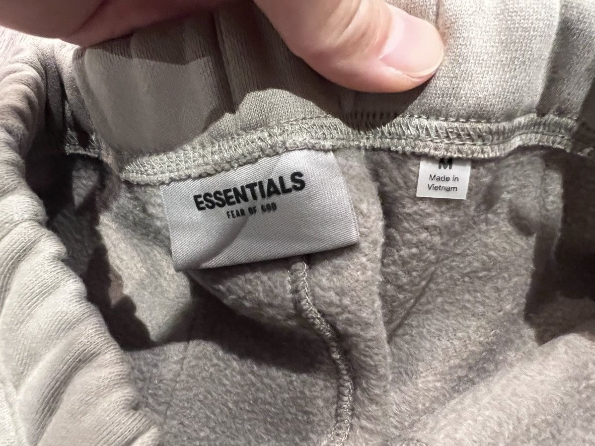 Essentials × Fear of God Fear of God Essentials Moss shorts Medium Size US 32 / EU 48 - 2 Thumbnail