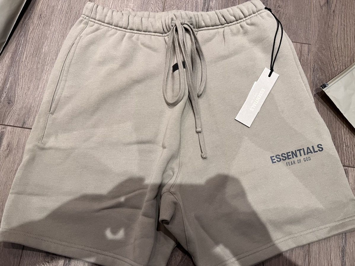 Essentials × Fear of God Fear of God Essentials Moss shorts Medium Size US 32 / EU 48 - 1 Thumbnail