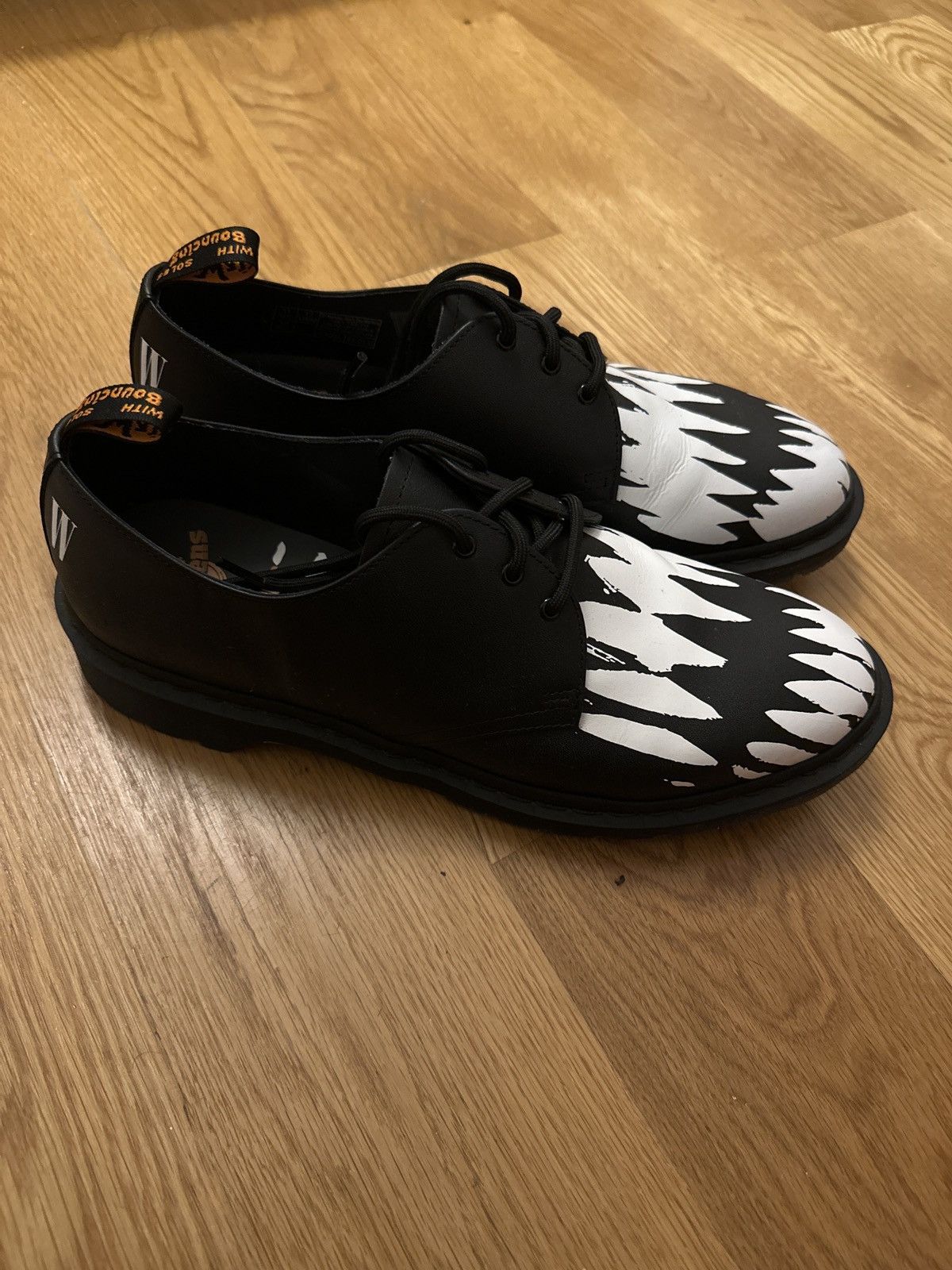 pleasures 1461 teeth