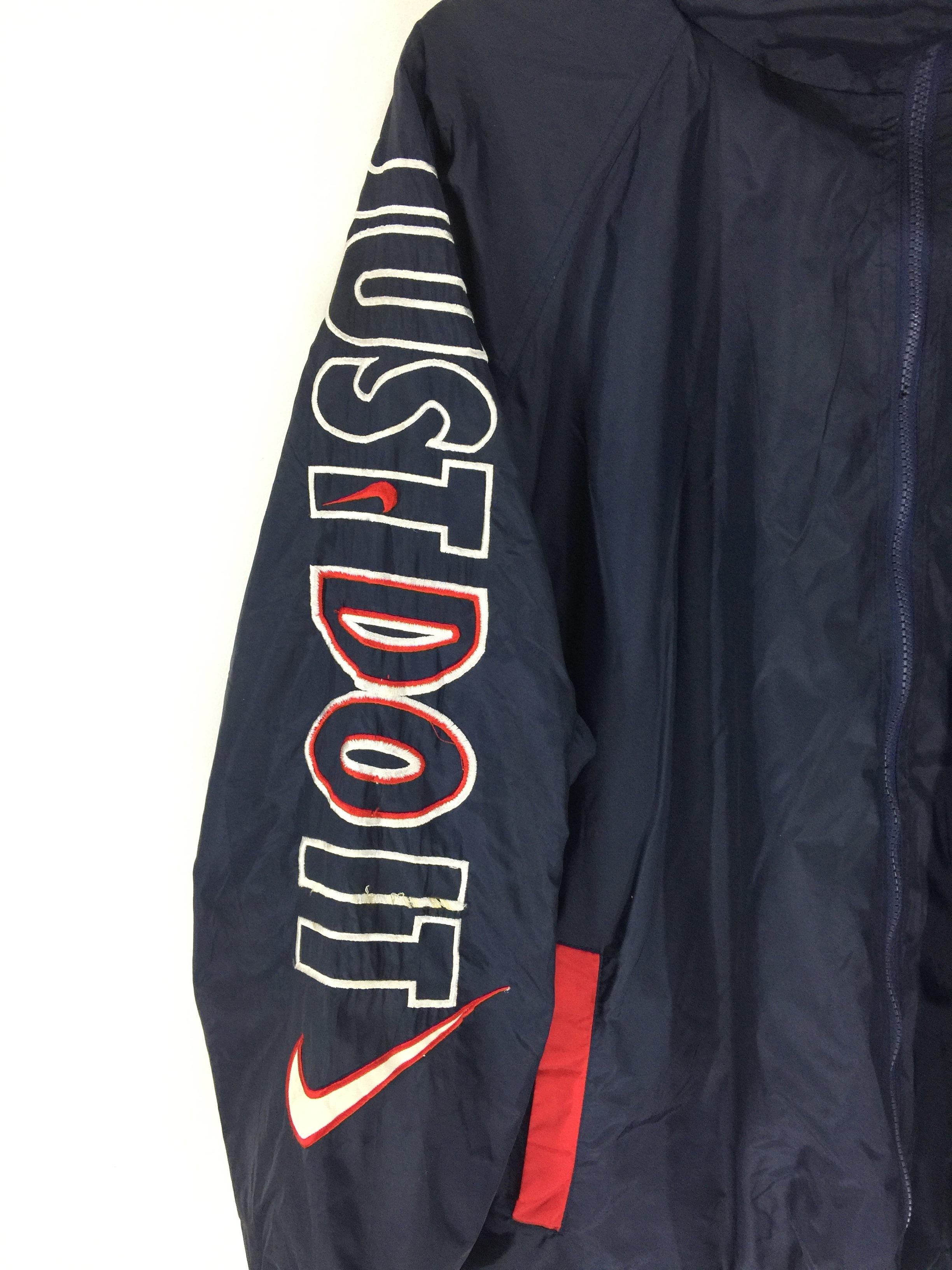 Nike × Vintage Nike spellout embroidery logo vintage 90s windbreaker Size US L / EU 52-54 / 3 - 5 Thumbnail
