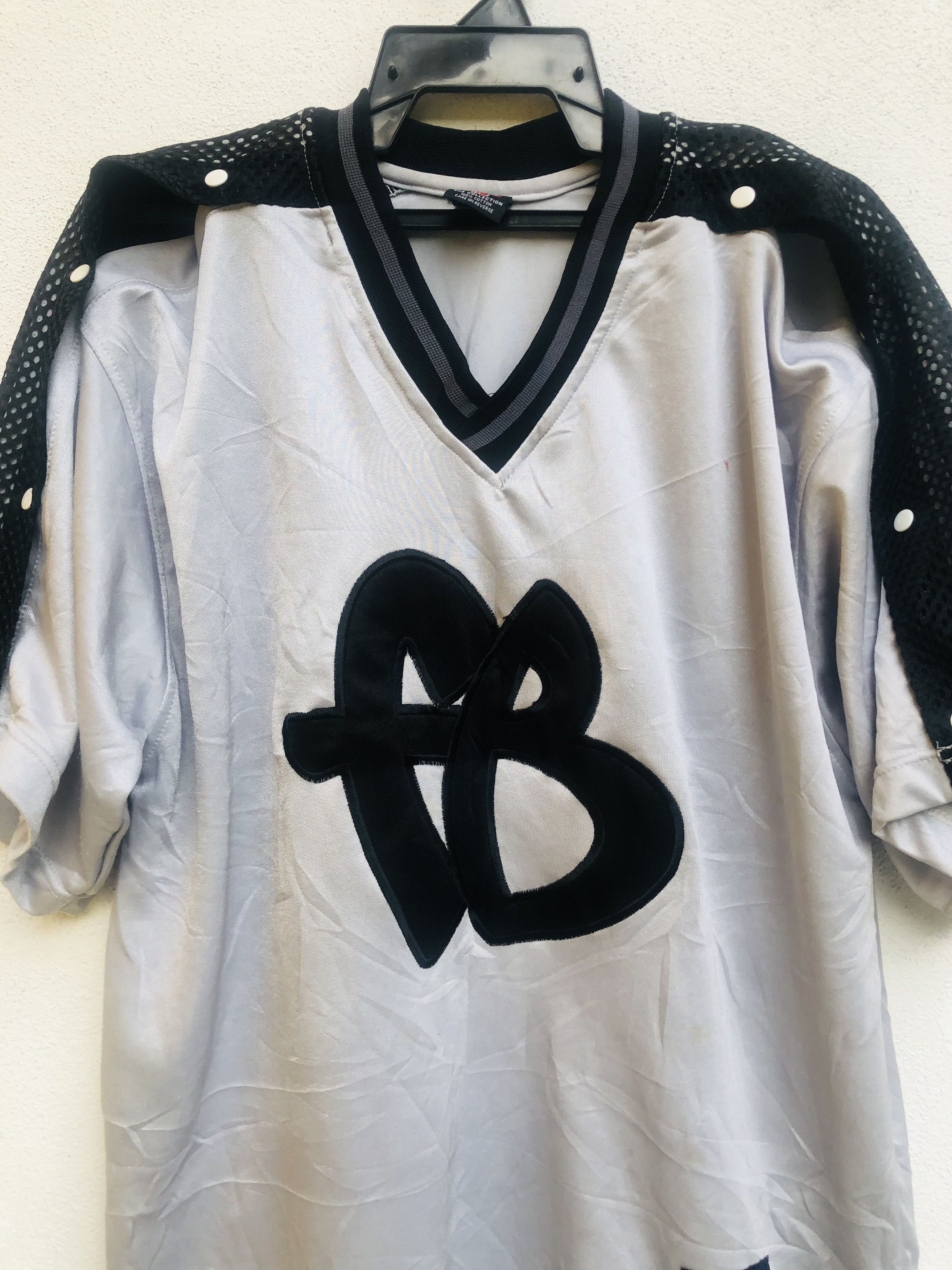 Fubu × Japanese Brand × Vintage Vintage Fubu Hip Hop Streetwear Fashion Style Size US L / EU 52-54 / 3 - 3 Thumbnail
