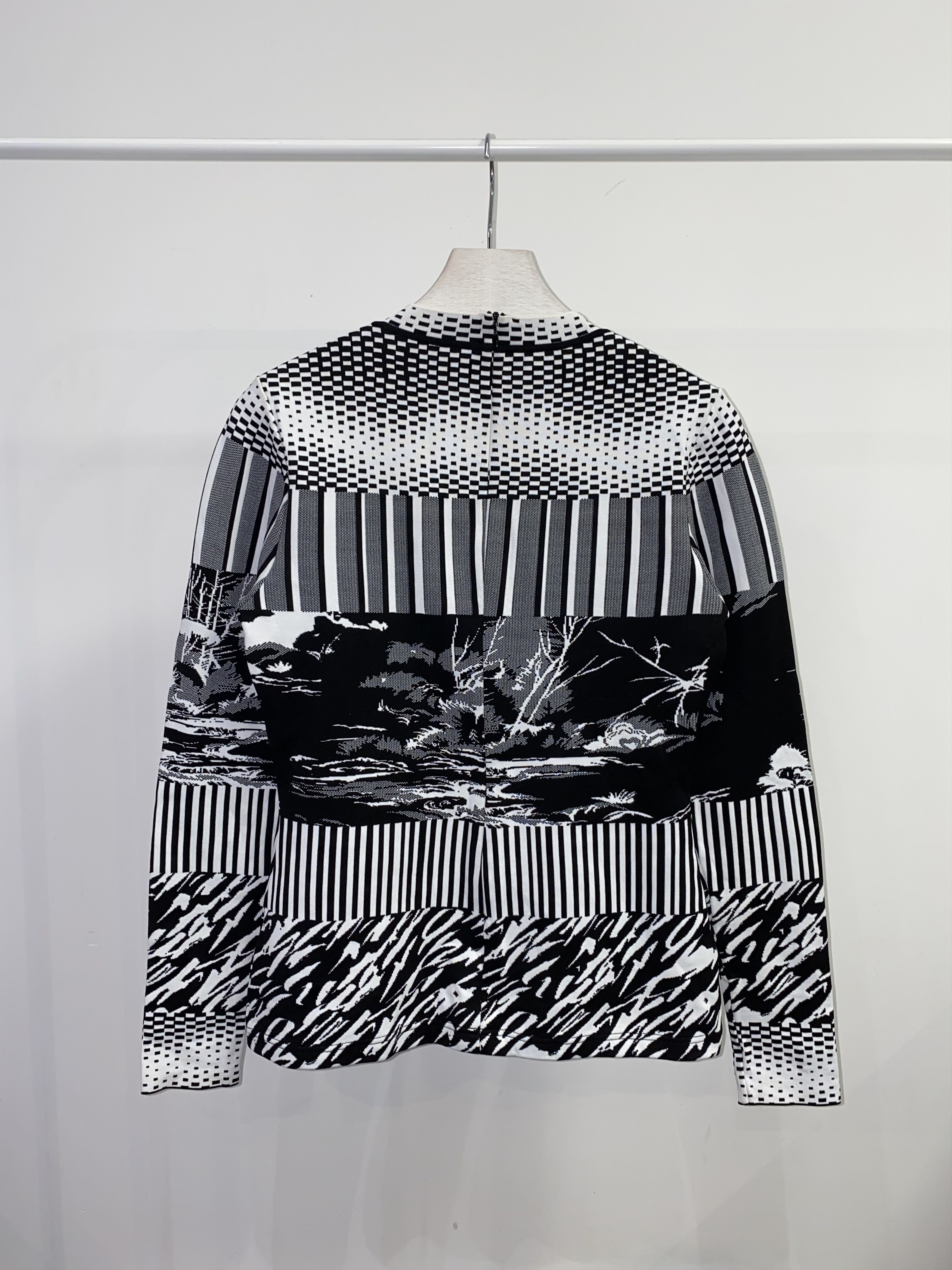 Balenciaga AW14 WMNS Balenciaga Abstract Print Sweater Size XS / US 0-2 / IT 36-38 - 4 Thumbnail