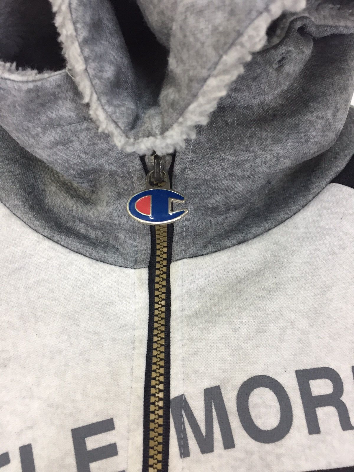Champion Champion sweater winter with hooded fleece inside big logo Size US L / EU 52-54 / 3 - 7 Thumbnail