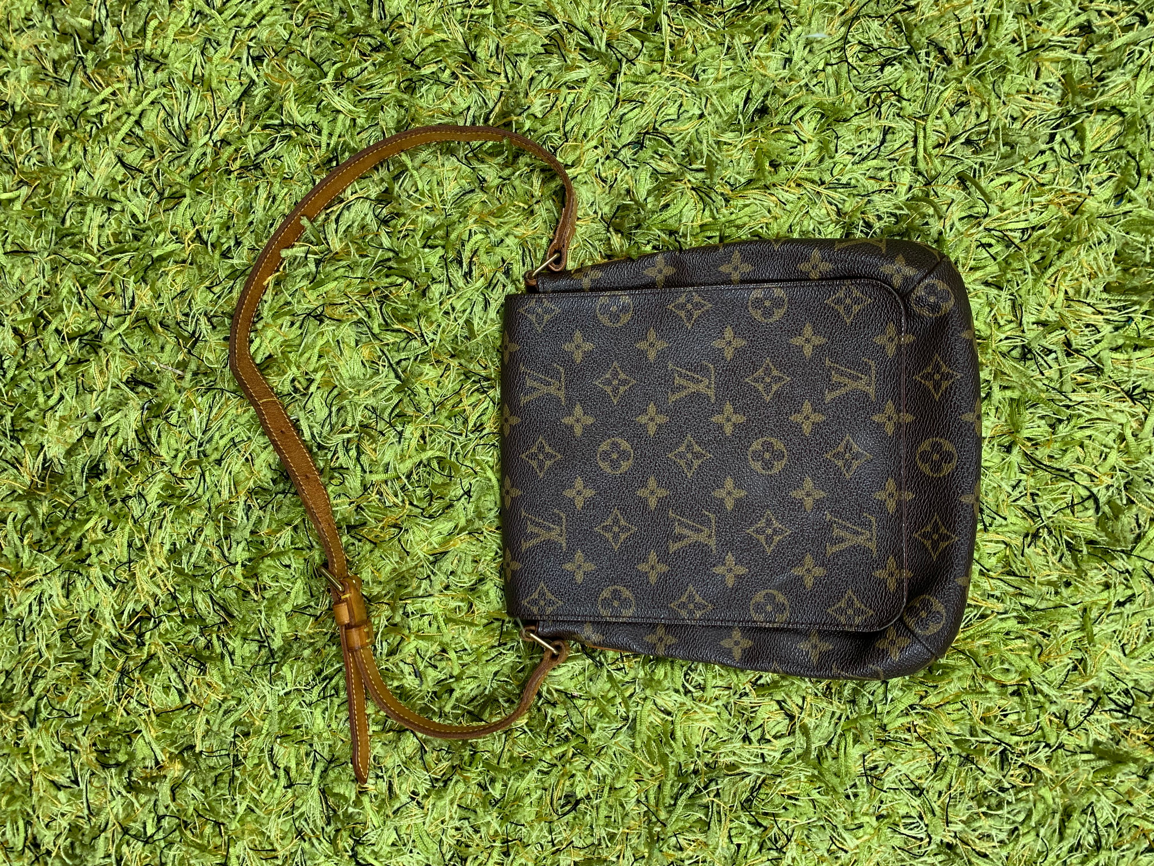 Louis Vuitton 2020 Pre-owned Carmel Shoulder Bag - Neutrals