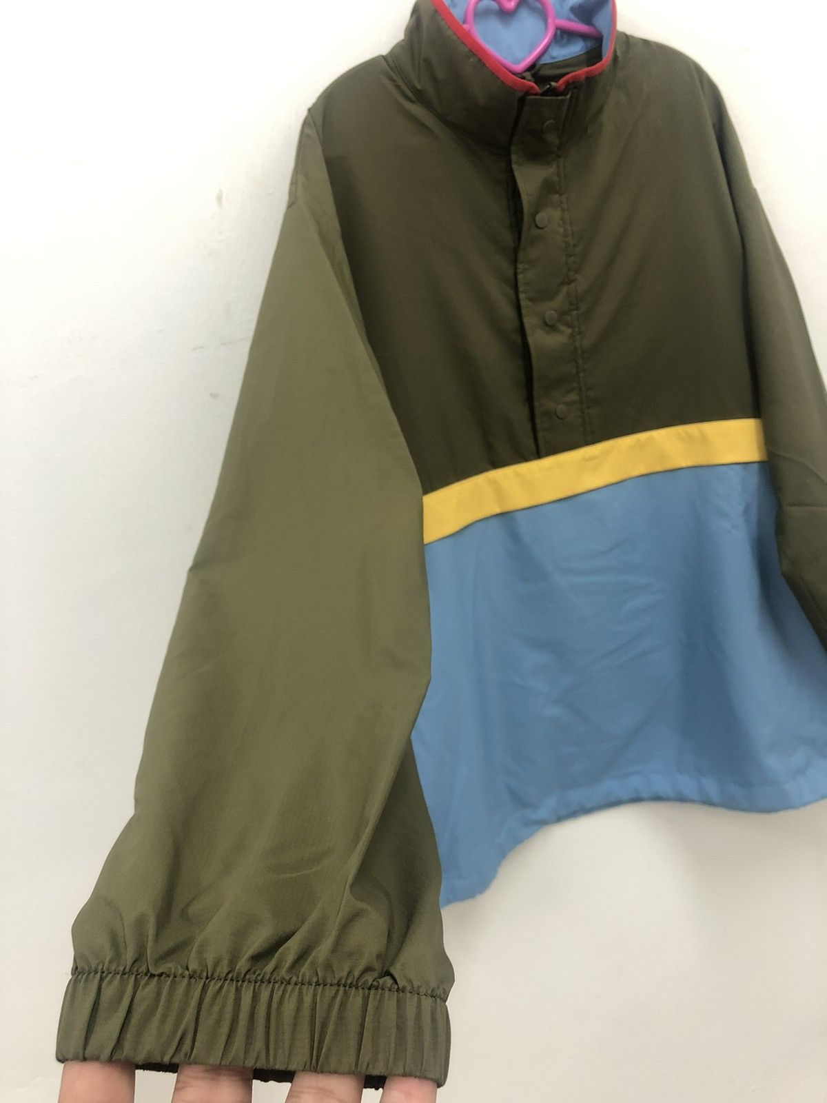 JW Anderson × Uniqlo JW Anderson x UNIQLO Pocketable Pull Over Size US L / EU 52-54 / 3 - 2 Thumbnail