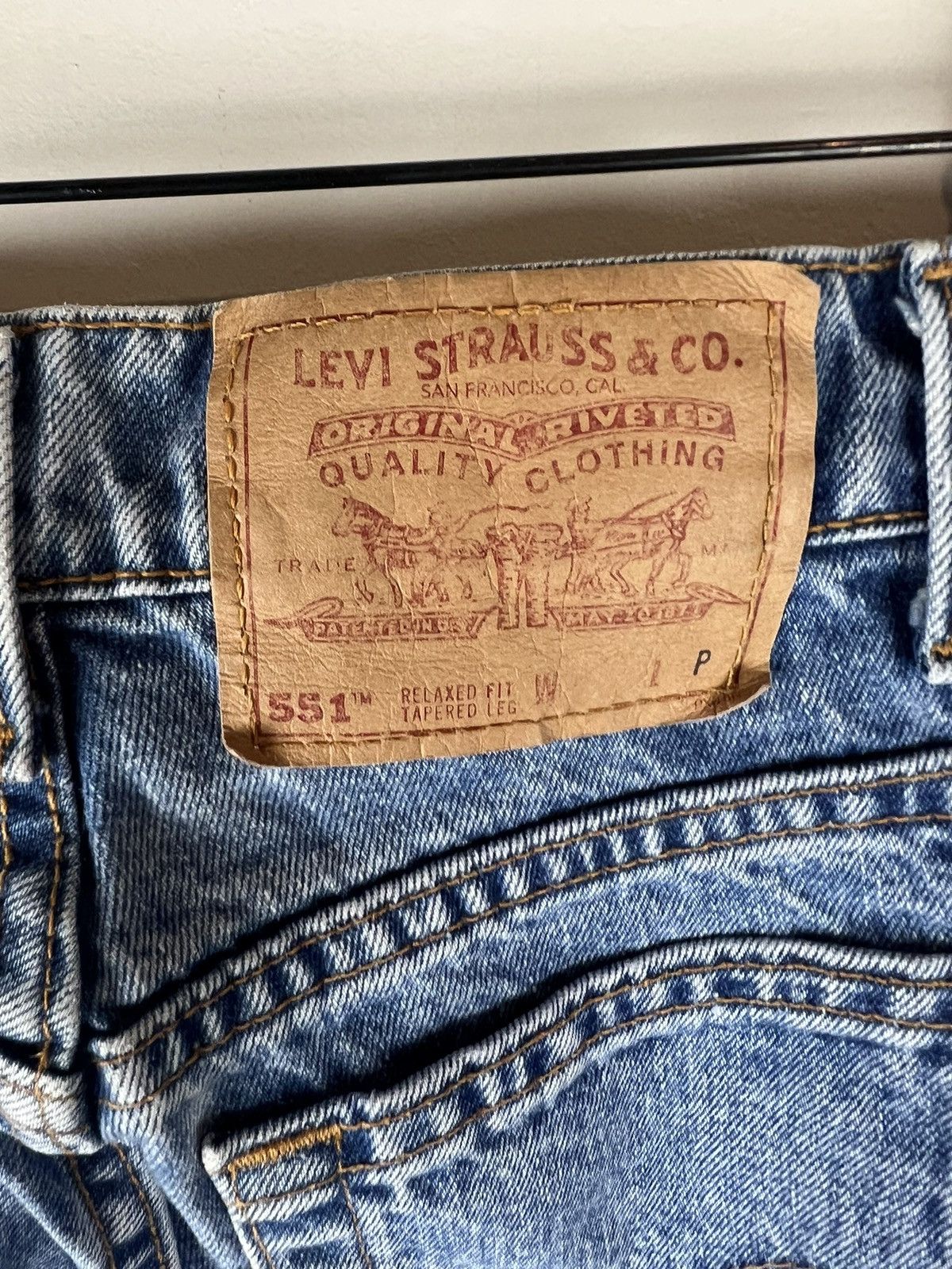 Levi's Vintage levis 551 size 4 petite denim jeans Size 25" / US 0 / IT 36 - 3 Thumbnail