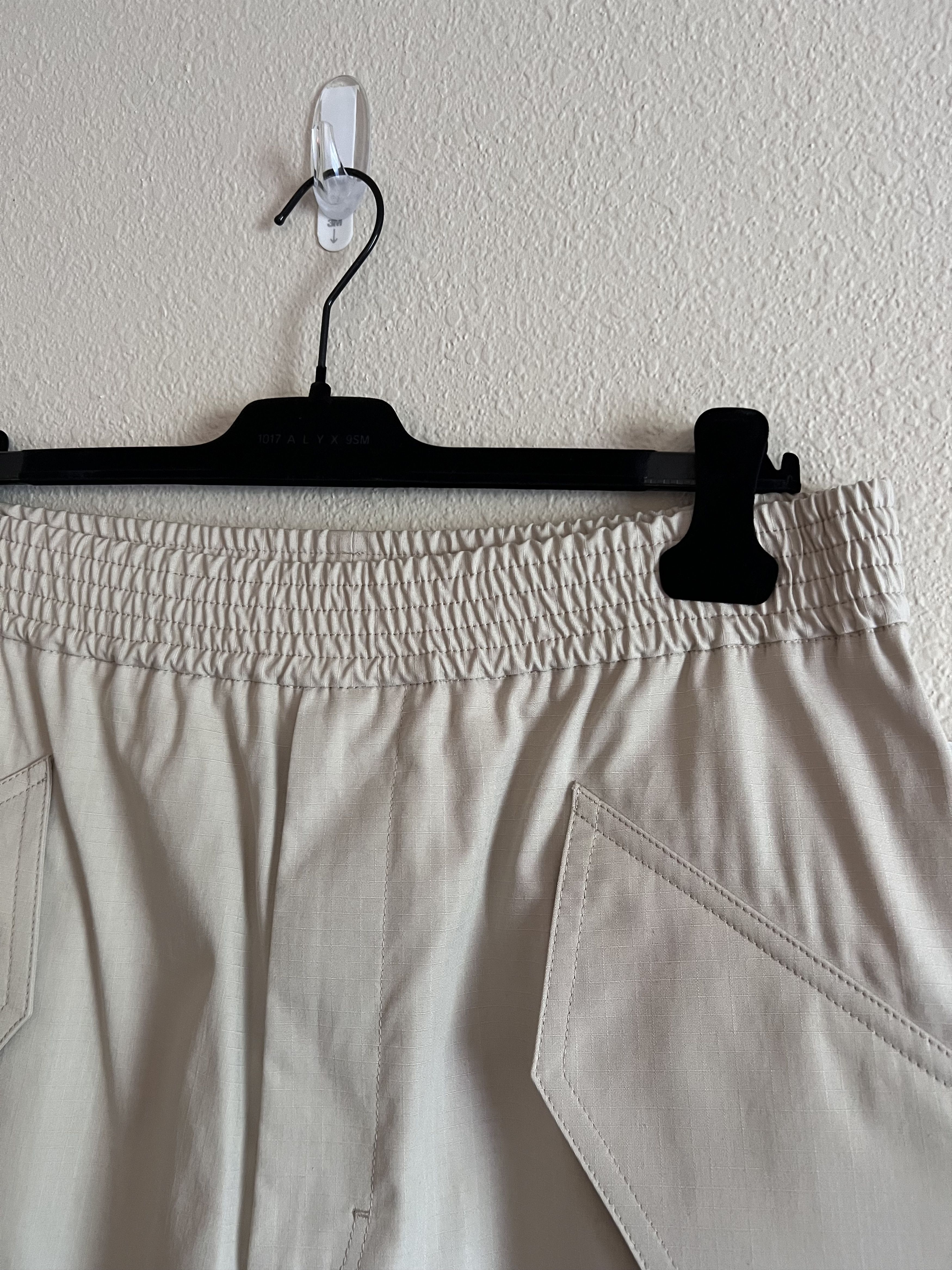 1017 ALYX 9SM 1017 Alyx 9SM Ripstop Shorts in Beige Size US 34 / EU 50 - 3 Thumbnail