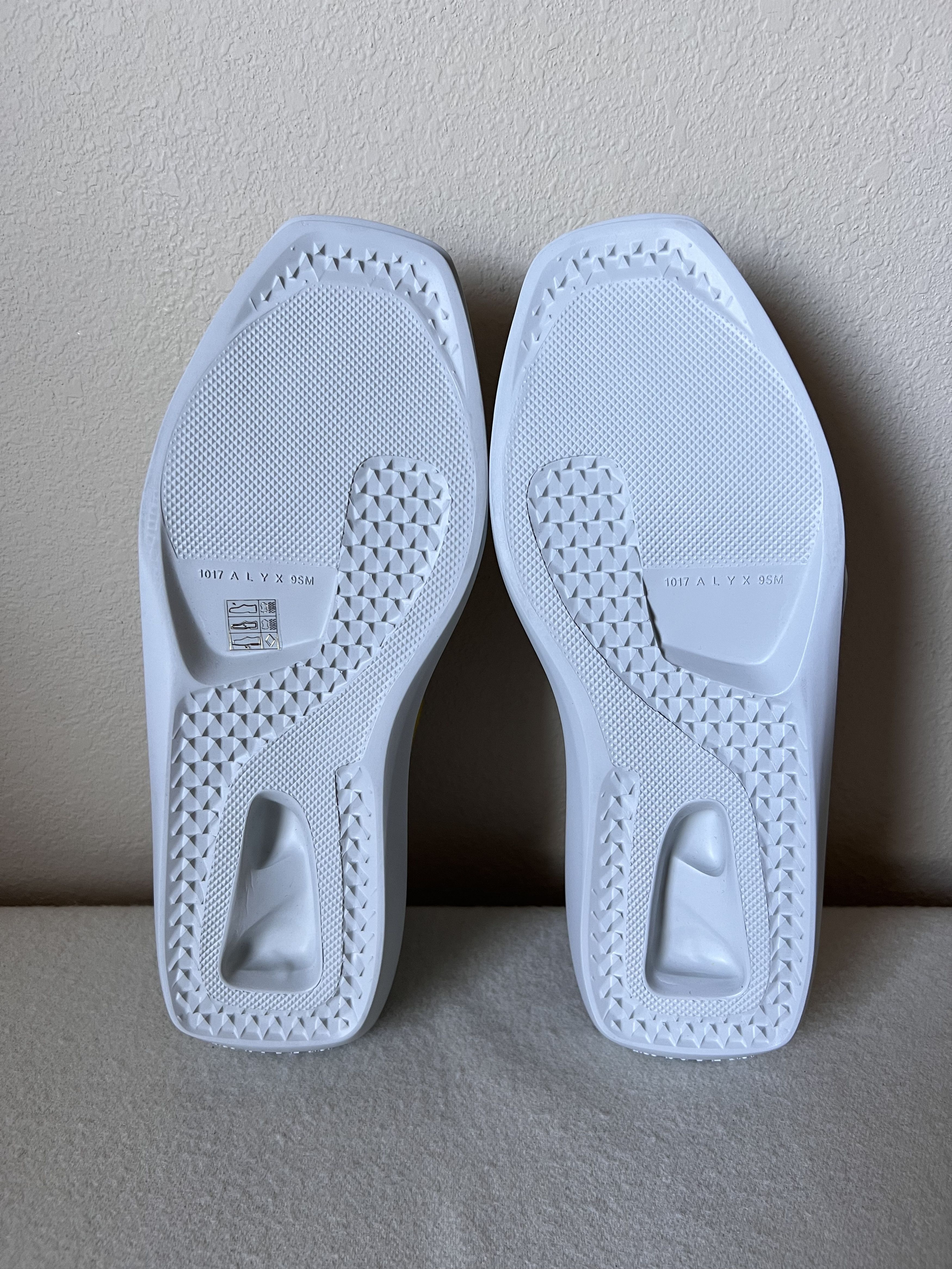 1017 ALYX 9SM 1017 Alyx 9SM Mono Hiking Sneaker in White Yellow Size US 11 / EU 44 - 6 Thumbnail