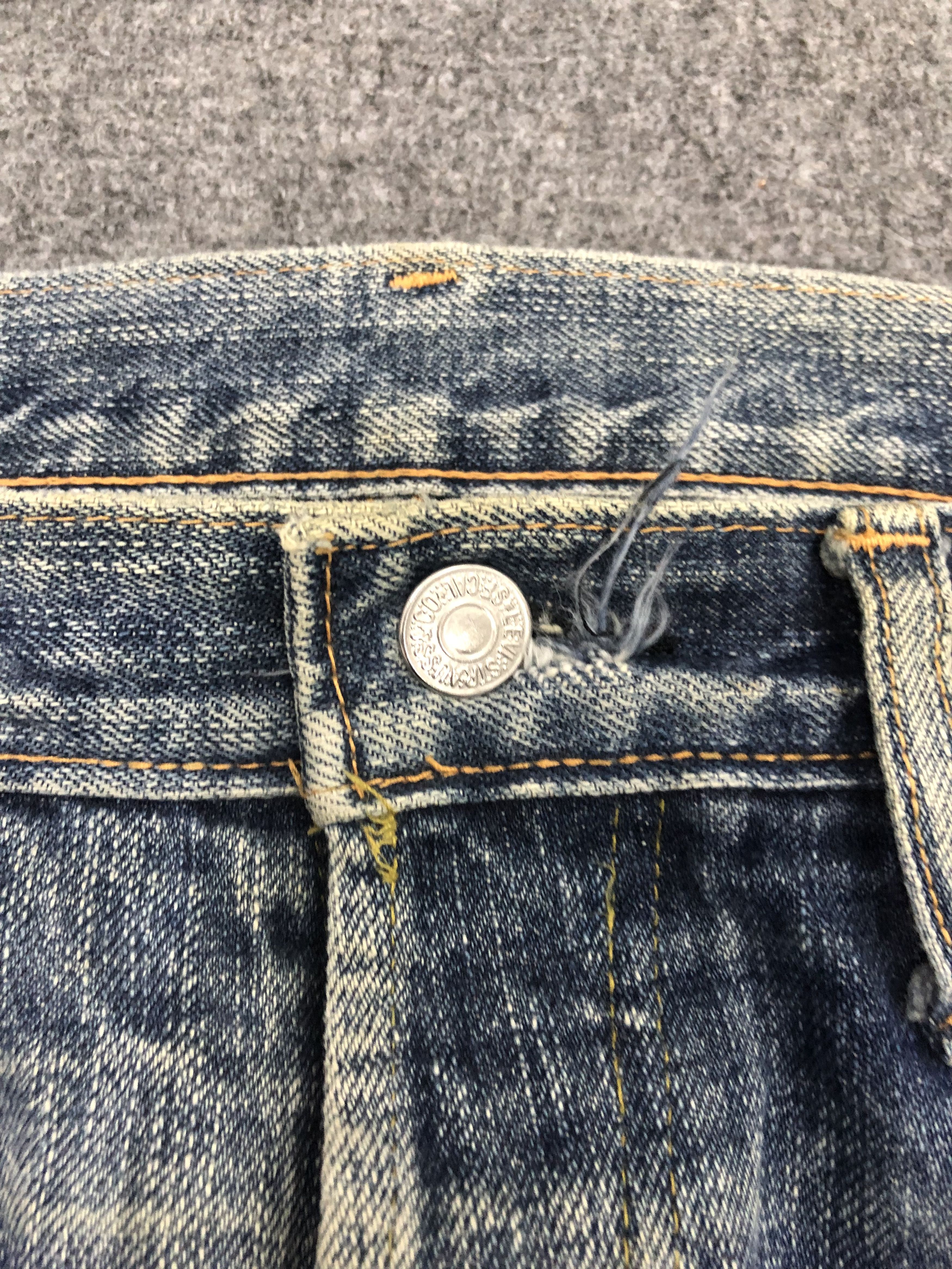 Levi's Vintage 90s Levis 501 Faded Blue Jeans DP1043 Size US 35 - 12 Thumbnail