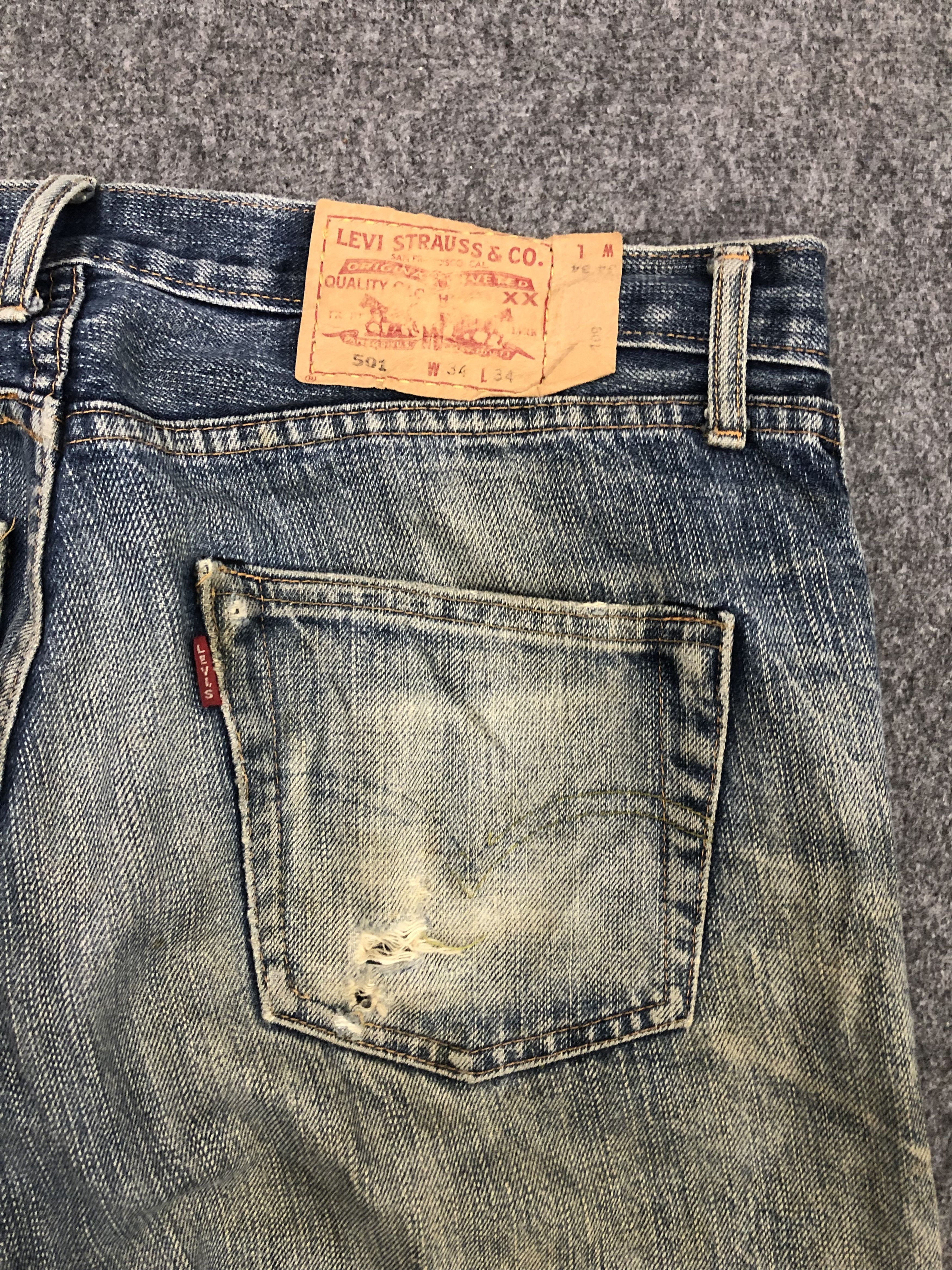 Levi's Vintage 90s Levis 501 Faded Blue Jeans DP1043 Size US 35 - 14 Thumbnail