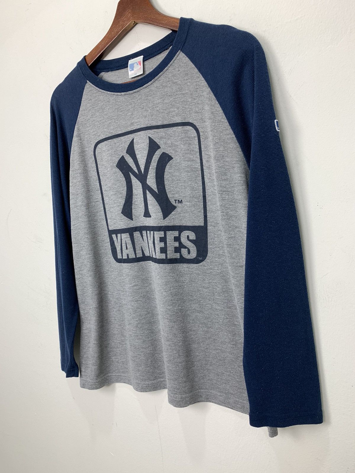 MLB × New York Yankees MLB x NEW YORK YANKEE 3Q Biglogo Graphic Thin Raglan Tshirt Size US M / EU 48-50 / 2 - 7 Thumbnail