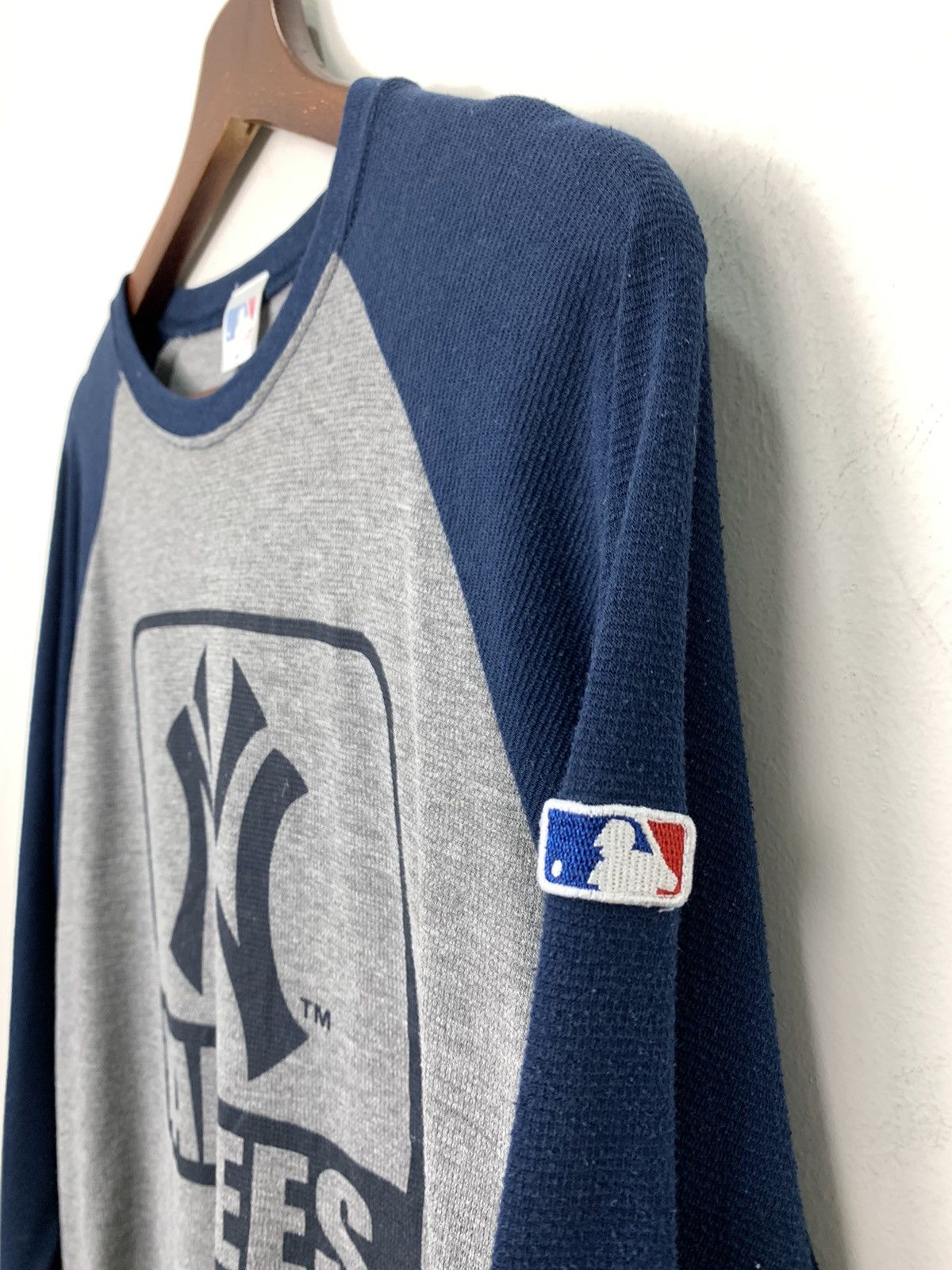 MLB × New York Yankees MLB x NEW YORK YANKEE 3Q Biglogo Graphic Thin Raglan Tshirt Size US M / EU 48-50 / 2 - 8 Thumbnail