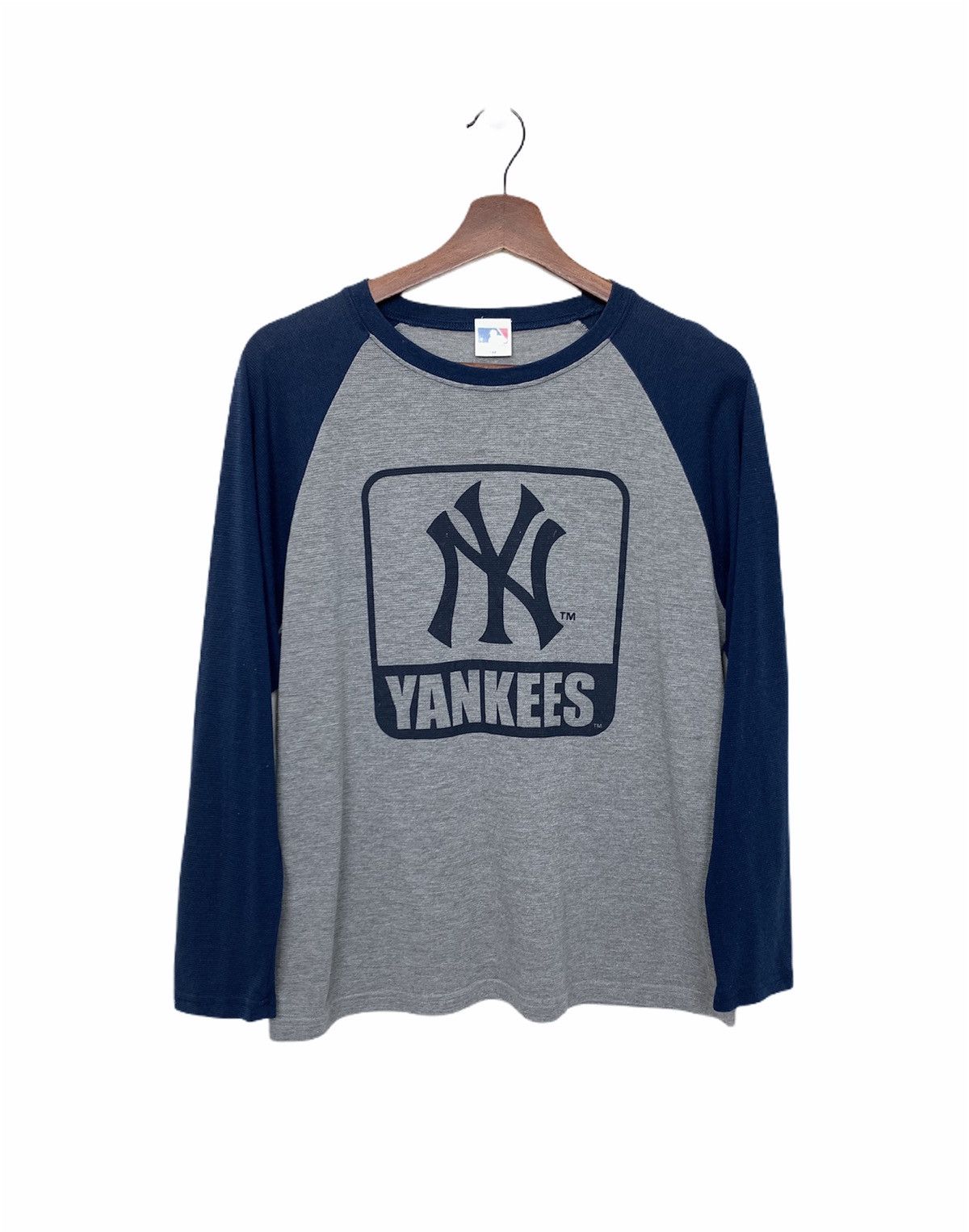 MLB × New York Yankees MLB x NEW YORK YANKEE 3Q Biglogo Graphic Thin Raglan Tshirt Size US M / EU 48-50 / 2 - 1 Thumbnail
