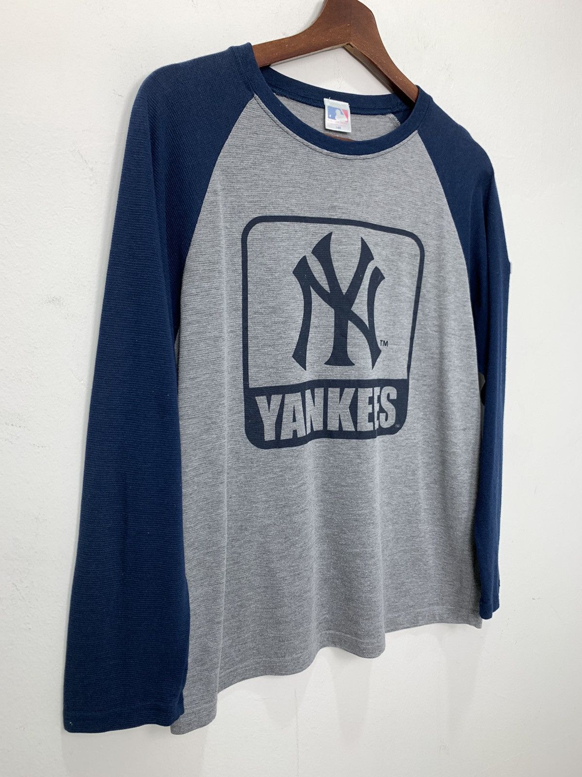 MLB × New York Yankees MLB x NEW YORK YANKEE 3Q Biglogo Graphic Thin Raglan Tshirt Size US M / EU 48-50 / 2 - 6 Thumbnail