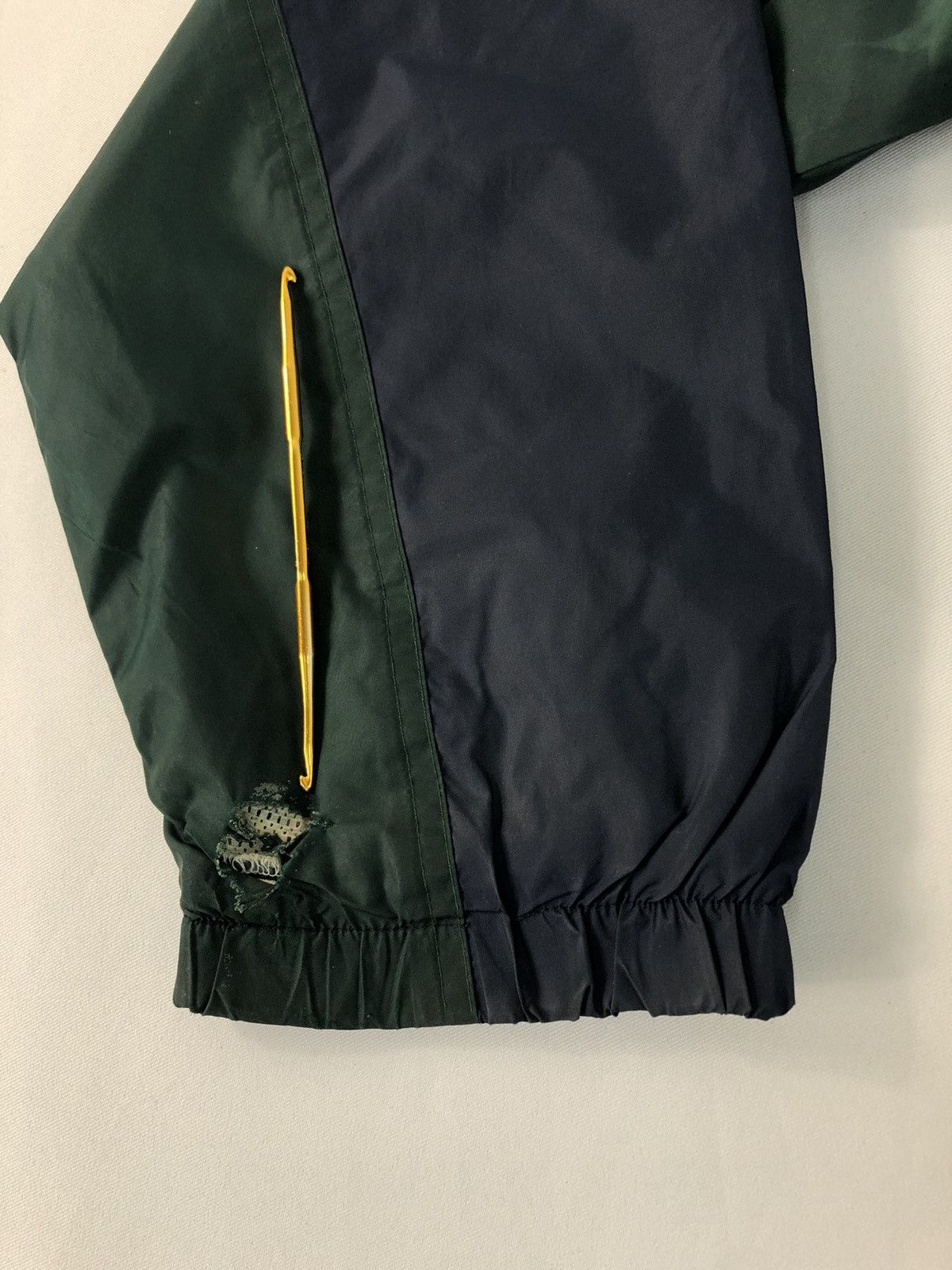 Nike 90s Nike Swoosh Windbreaker Big Embroidery Logo Jacket Size US M / EU 48-50 / 2 - 14 Thumbnail