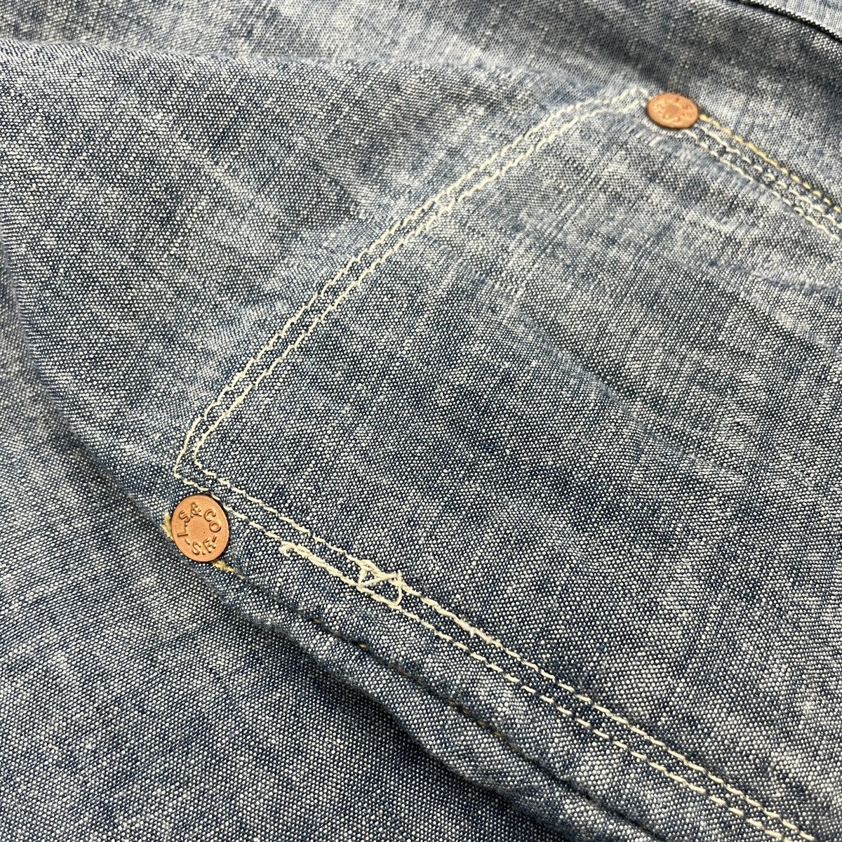 Levi's × Vintage Vintage Chambray 70's Levi's Distressed Leather Pocket Shirt Size US S / EU 44-46 / 1 - 14 Thumbnail