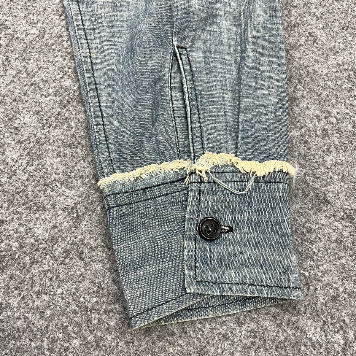 Levi's × Vintage Vintage Chambray 70's Levi's Distressed Leather Pocket Shirt Size US S / EU 44-46 / 1 - 22 Thumbnail
