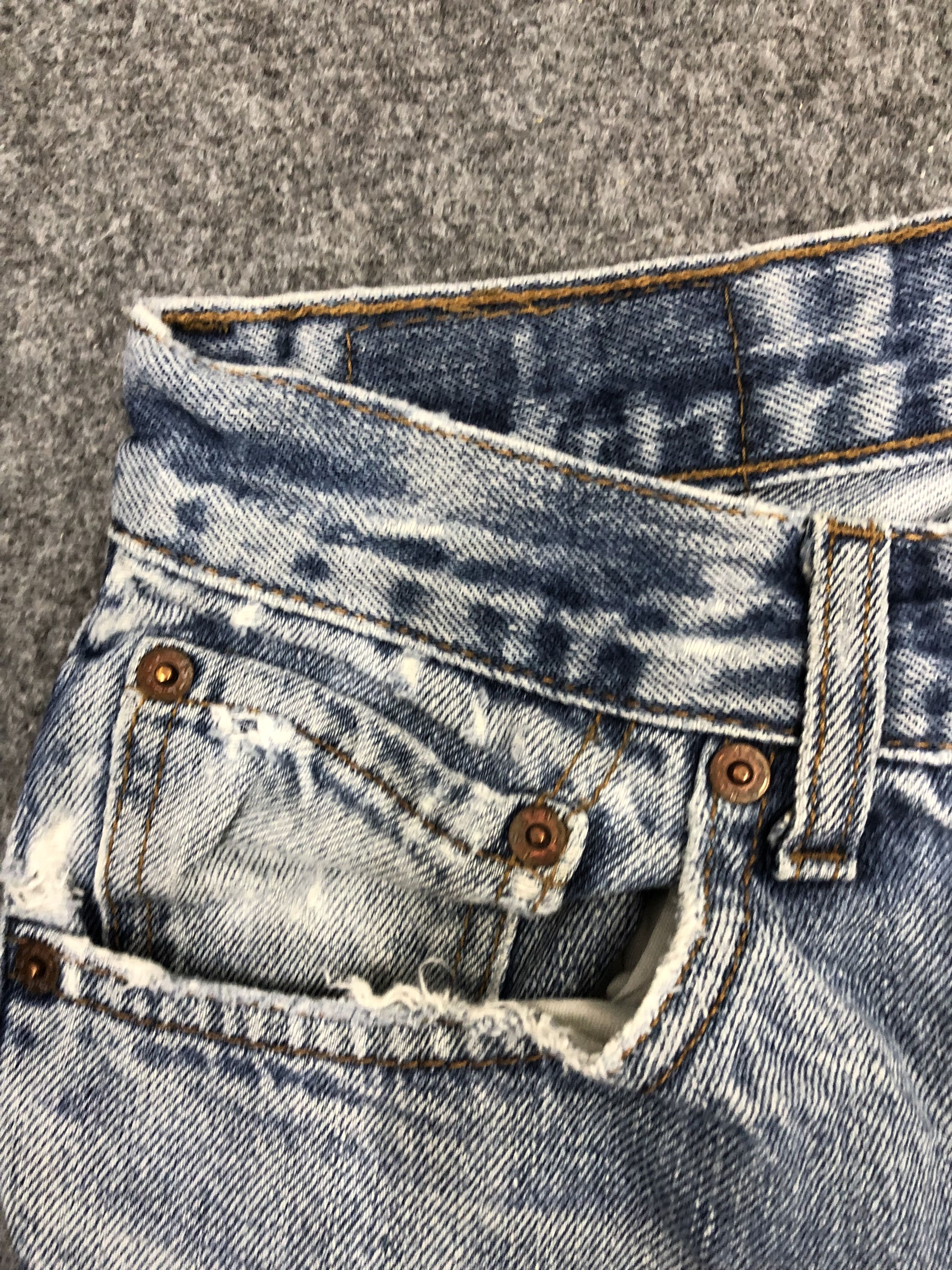 Levi's Vintage Levis 560 Sun Faded Denim DP1260 Size US 29 - 9 Thumbnail