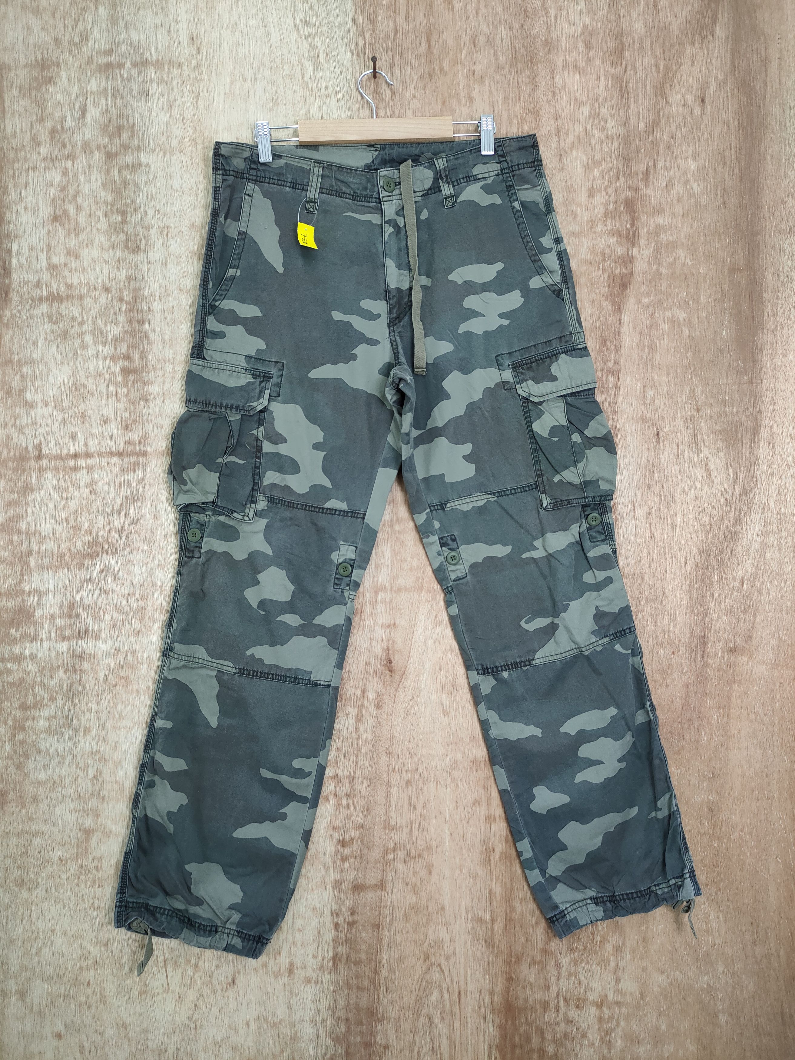 Uniqlo Uniqlo camo military streetwear tactical cargo pants #759 Size US 32 / EU 48 - 1 Thumbnail
