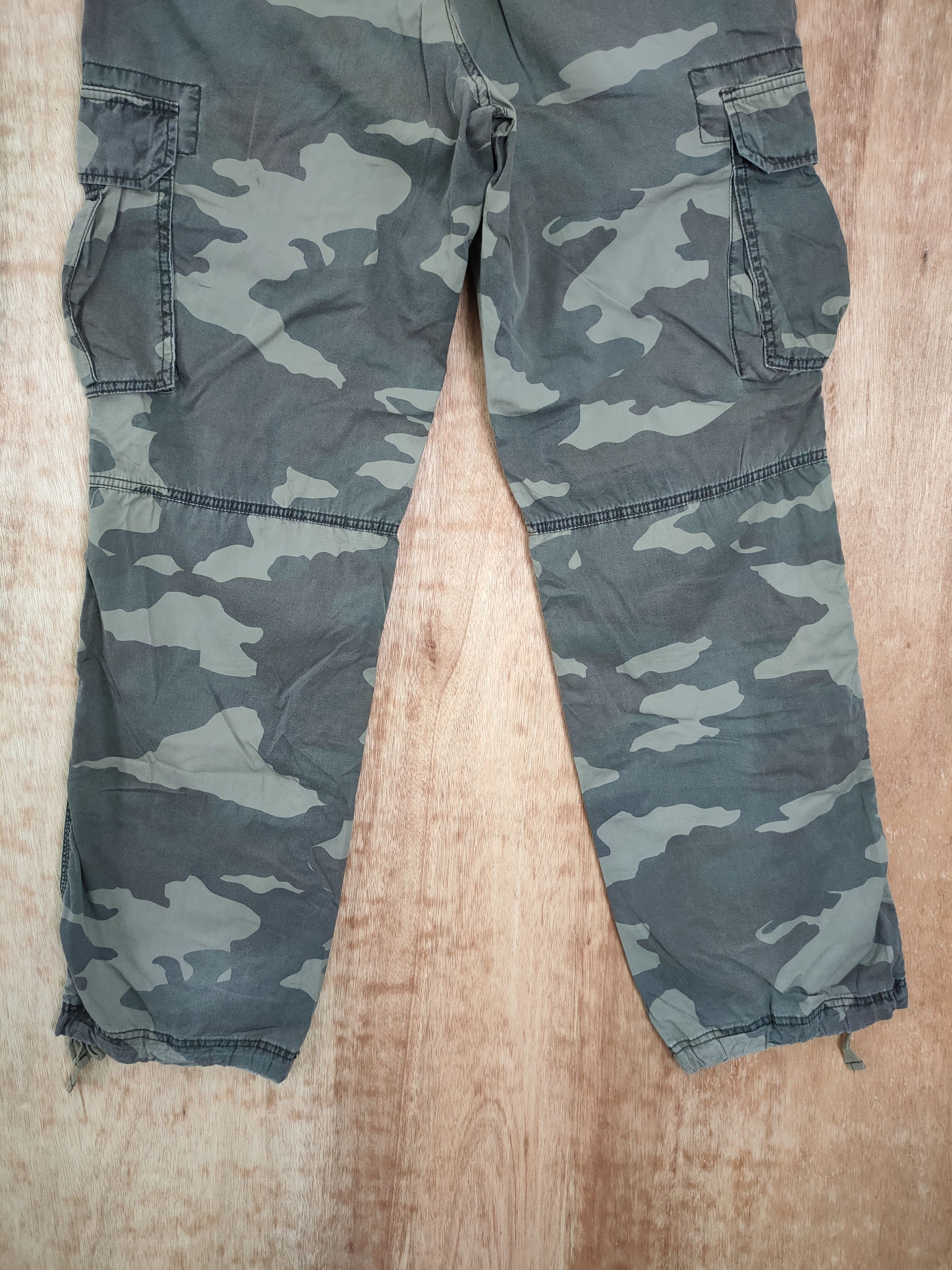 Uniqlo Uniqlo camo military streetwear tactical cargo pants #759 Size US 32 / EU 48 - 6 Thumbnail