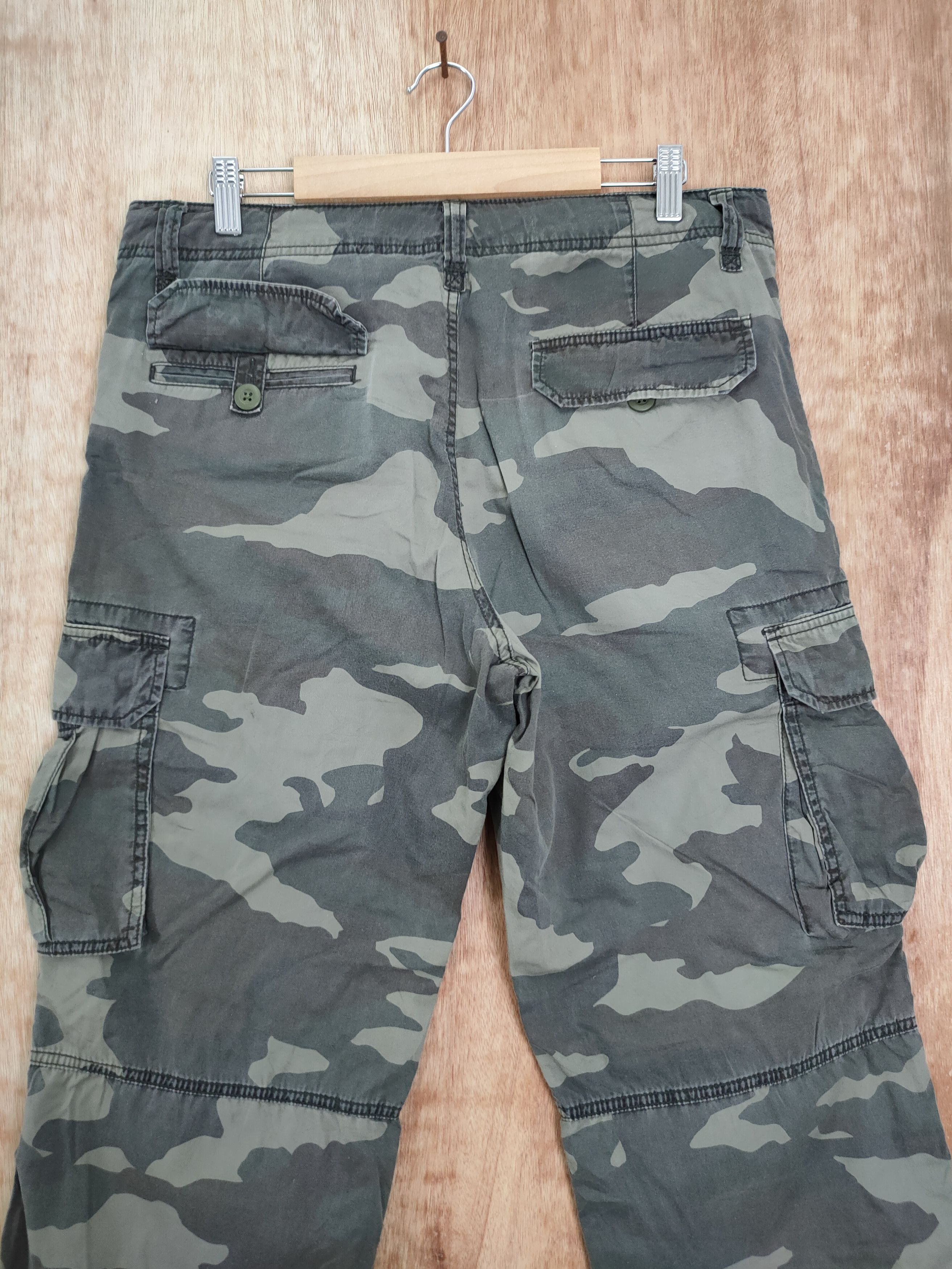 Uniqlo Uniqlo camo military streetwear tactical cargo pants #759 Size US 32 / EU 48 - 7 Thumbnail