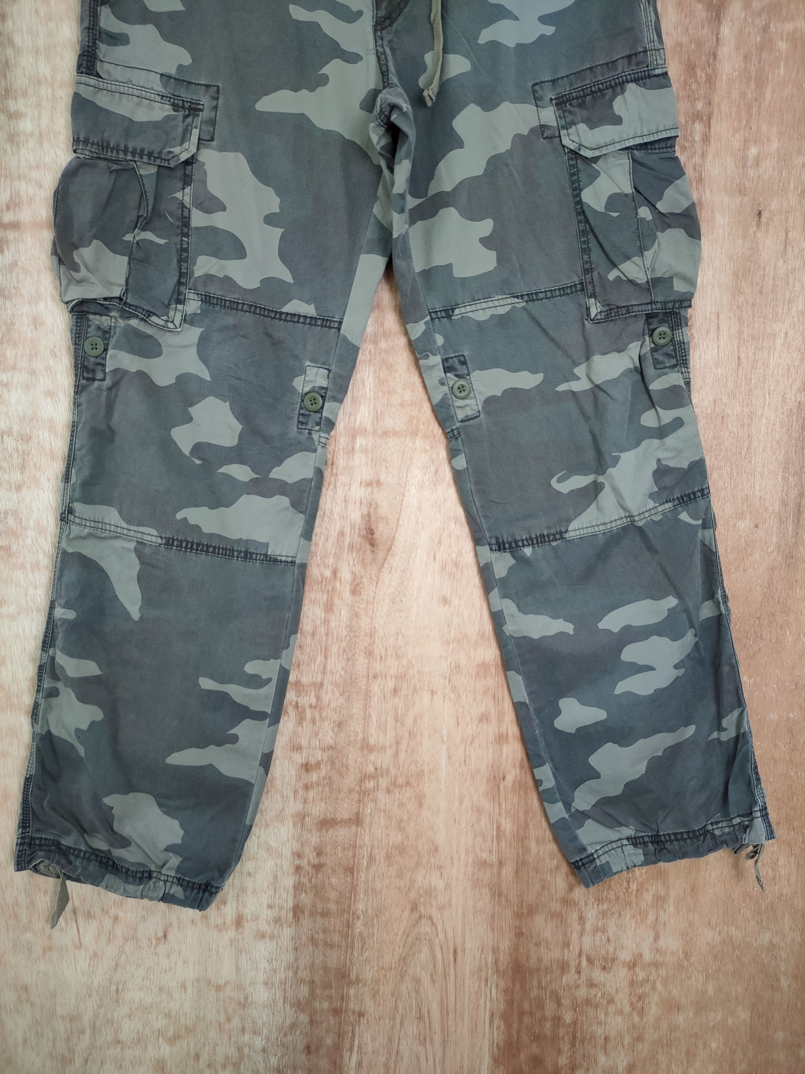 Uniqlo Uniqlo camo military streetwear tactical cargo pants #759 Size US 32 / EU 48 - 2 Thumbnail