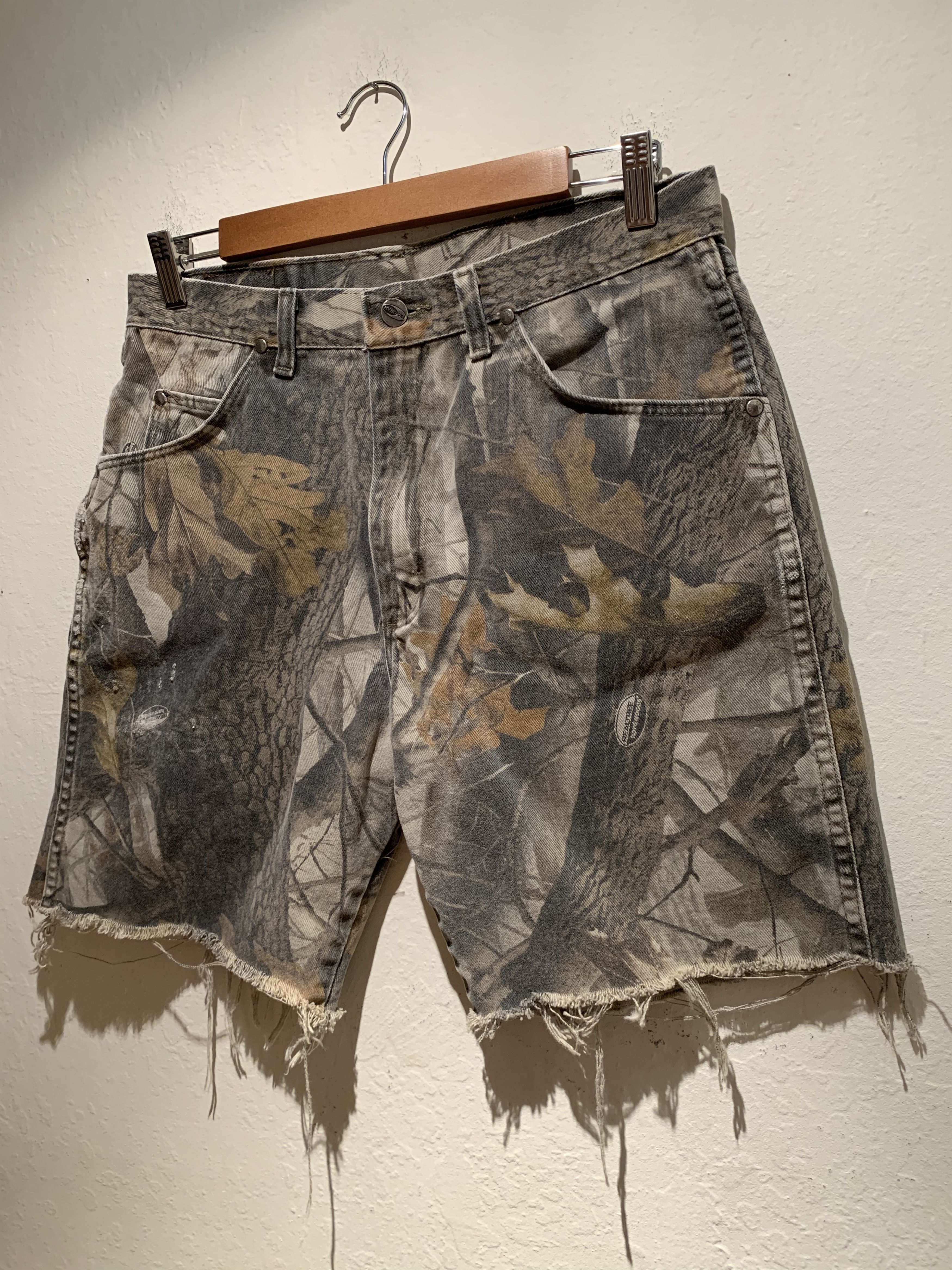 image of Vintage Wrangler X Realtree Distressed Camo Shorts in Realtree Camo, Men's (Size 31)