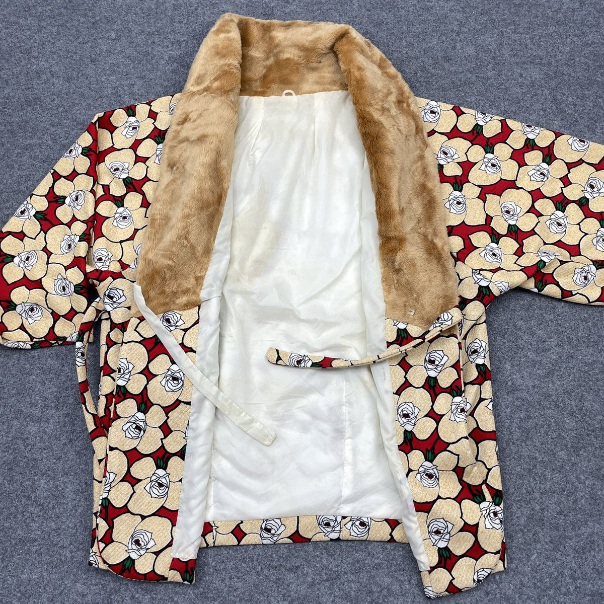 Vintage Vintage Japanese Brand Baggy Floral Motif Kimono Jacket Size XXL / US 16-18 / IT 52-54 - 4 Thumbnail